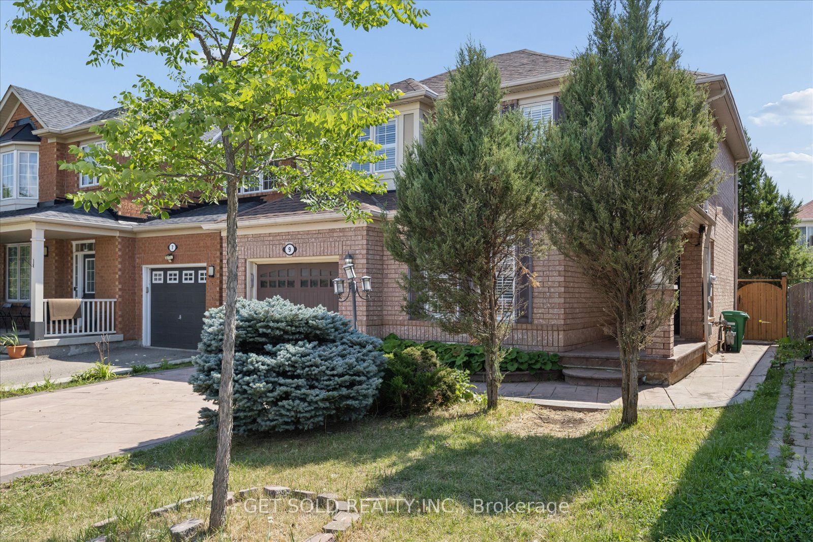 9 Raccoon Street, Brampton, ON L6S 6L8 photo 3