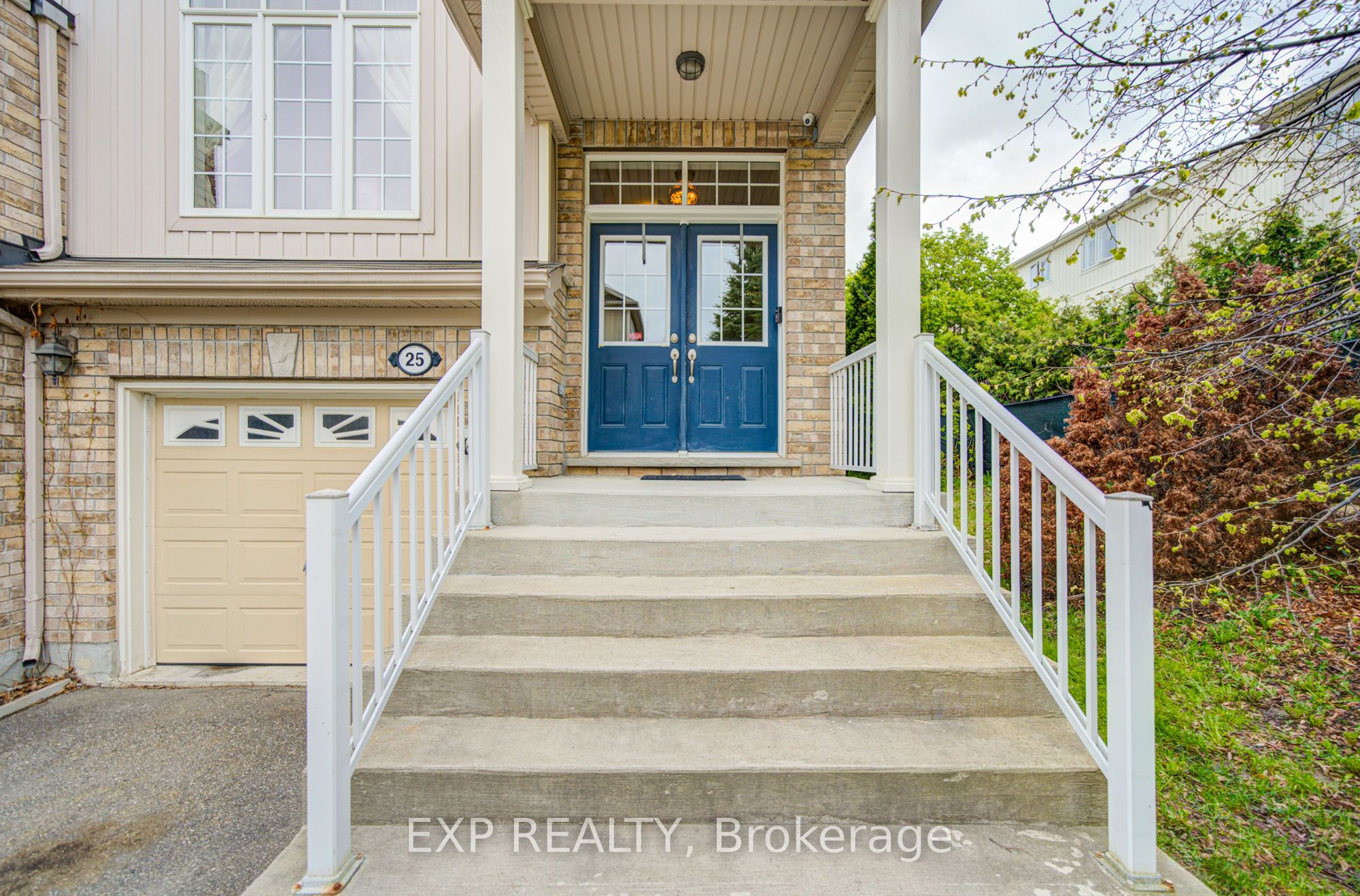 25 Sutcliff Lane, Halton Hills, ON L7G 0C2 photo 2