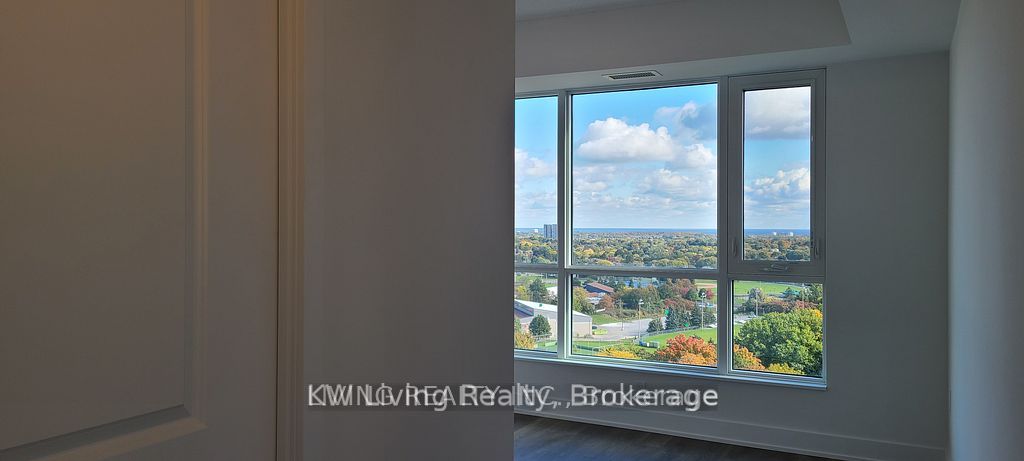 202 Burnhamthorpe Road E 1302W, Mississauga, ON L5A 0B2 photo 5