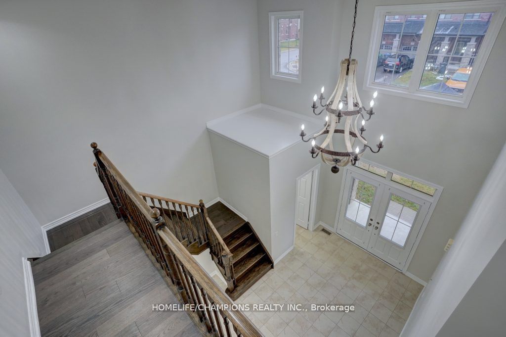 102 Benadir Avenue, Caledon, ON L7C 3N6 photo 3