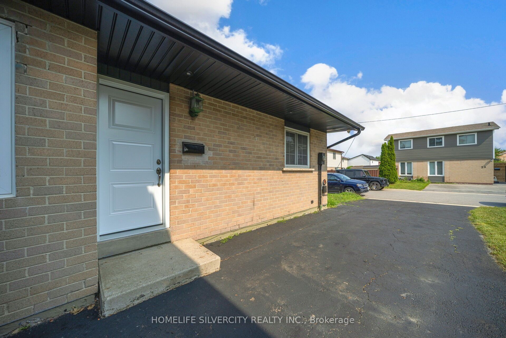 3 Hapsbury Square, Brampton, ON L6S 1Y7