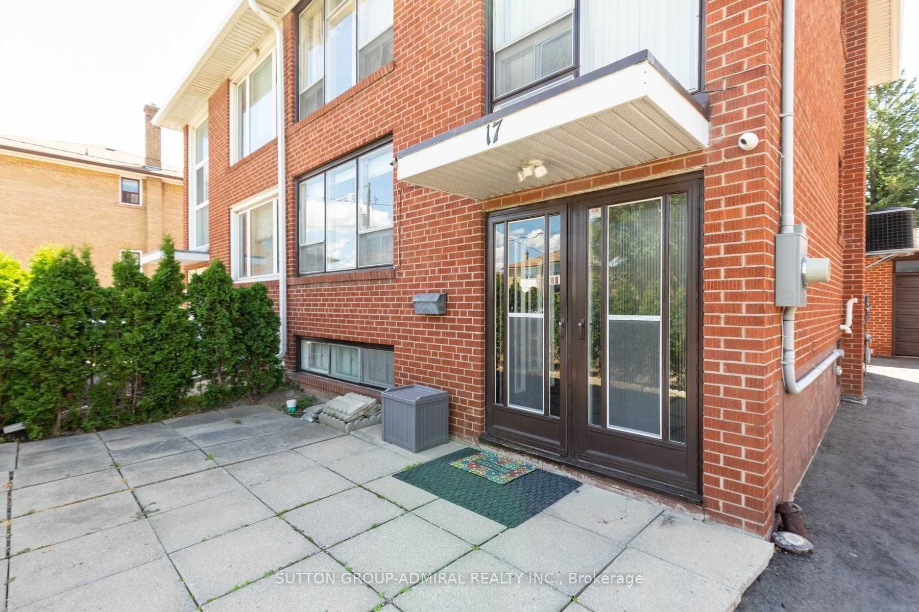 17 Pamille Place, Toronto, ON M6M 3A9 photo 2