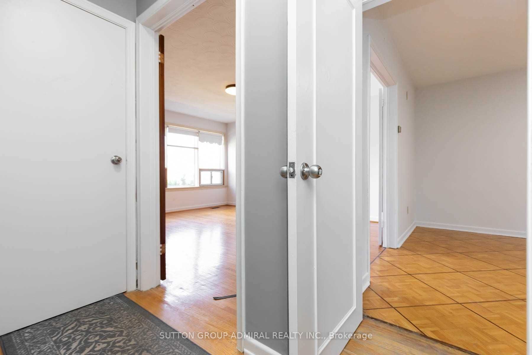 17 Pamille Place, Toronto, ON M6M 3A9 photo 3