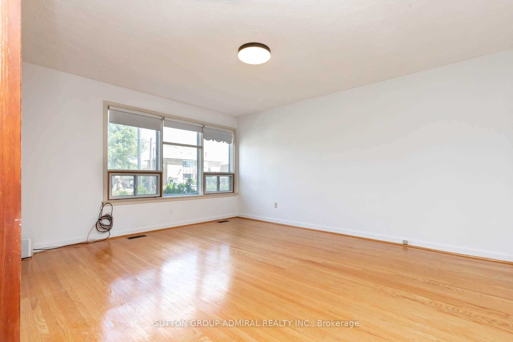 17 Pamille Place, Toronto, ON M6M 3A9 photo 4