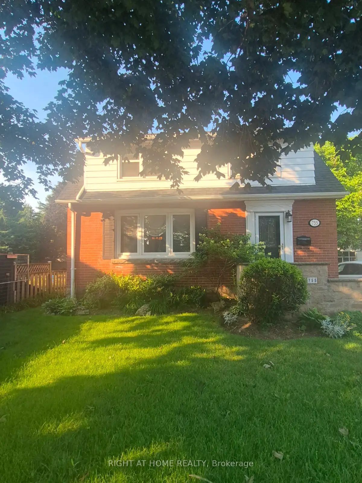 755 Maple Avenue, Burlington, ON L7S 2K1