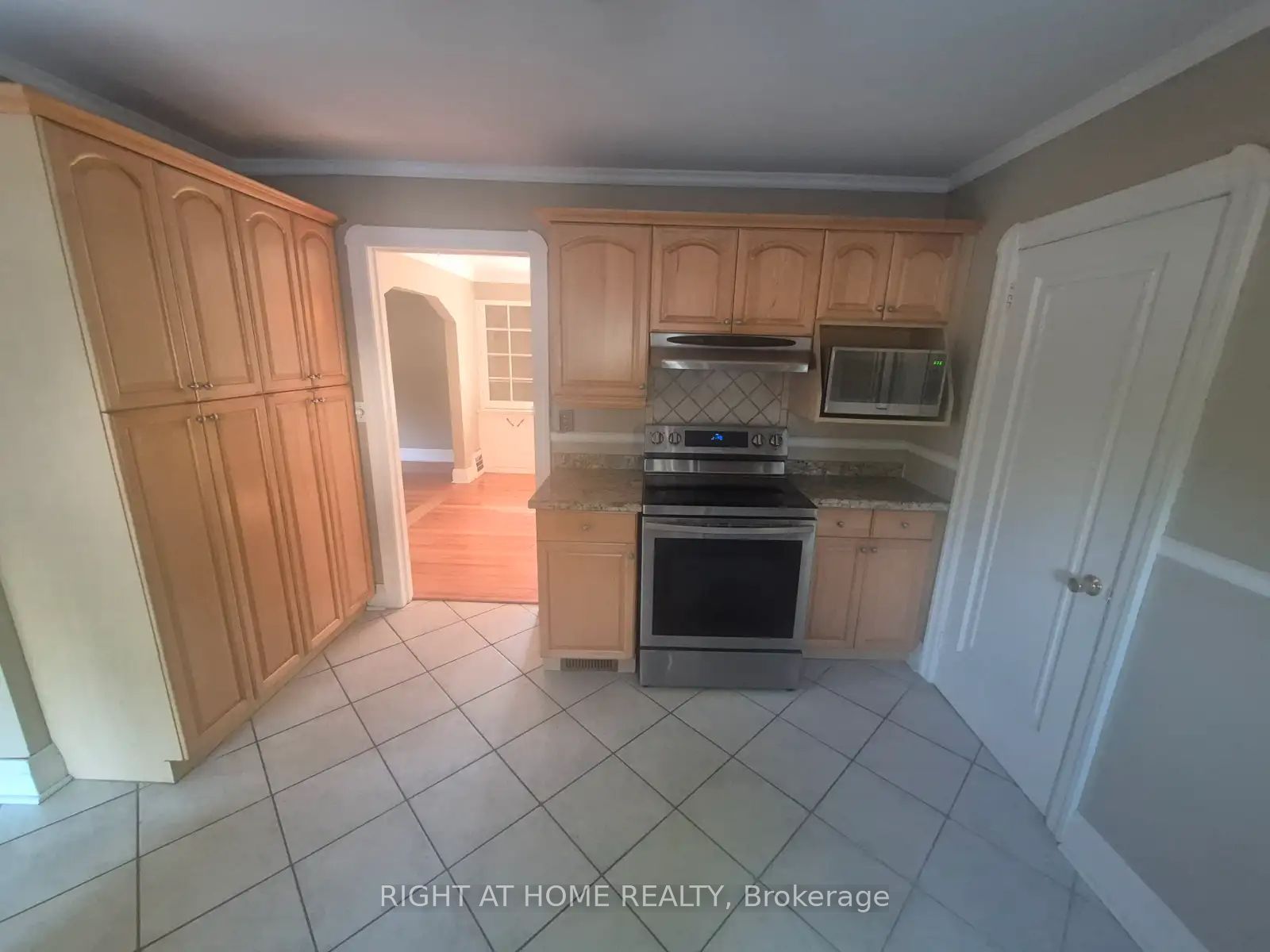 755 Maple Avenue, Burlington, ON L7S 2K1 photo 3