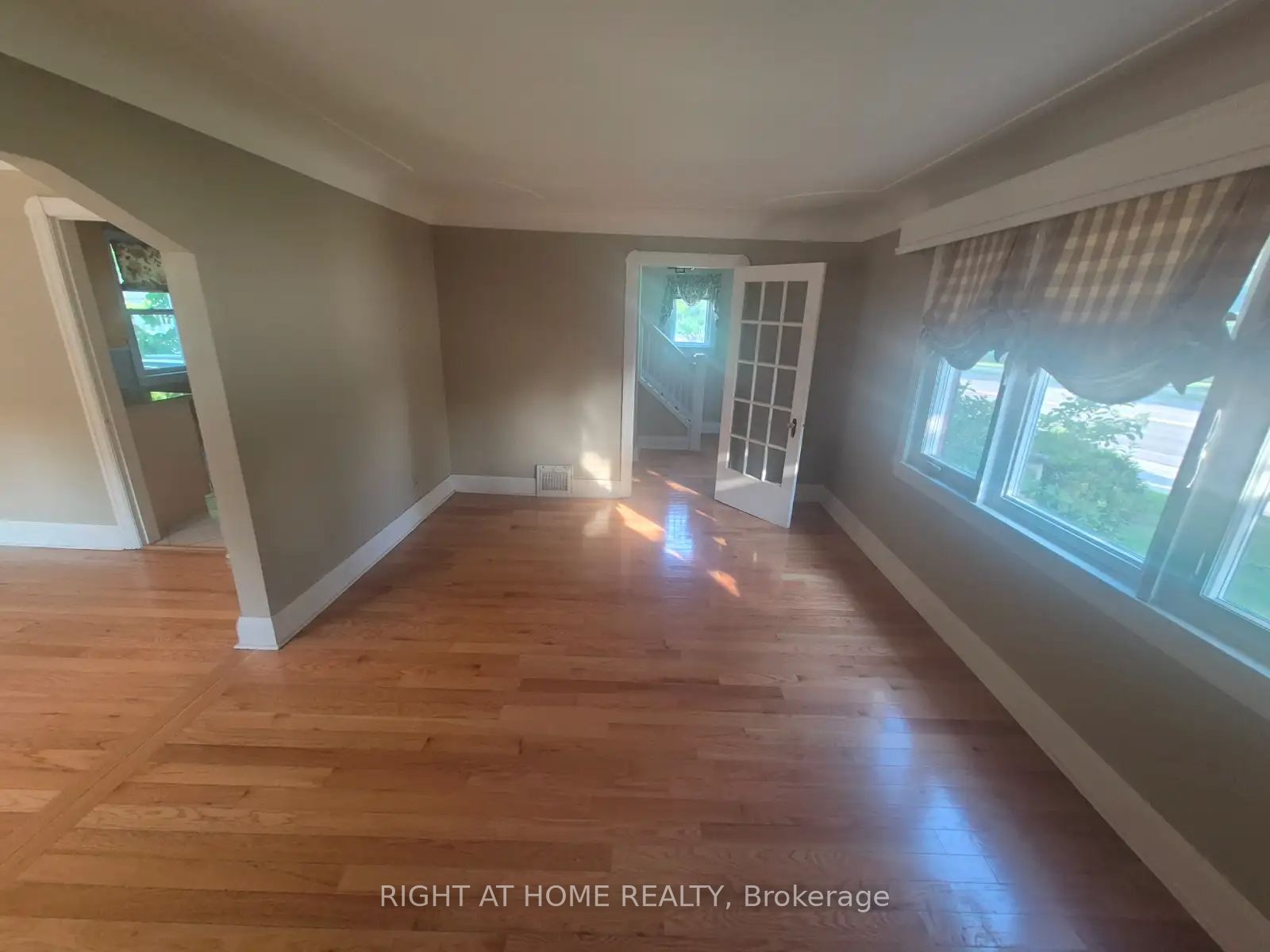 755 Maple Avenue, Burlington, ON L7S 2K1 photo 4