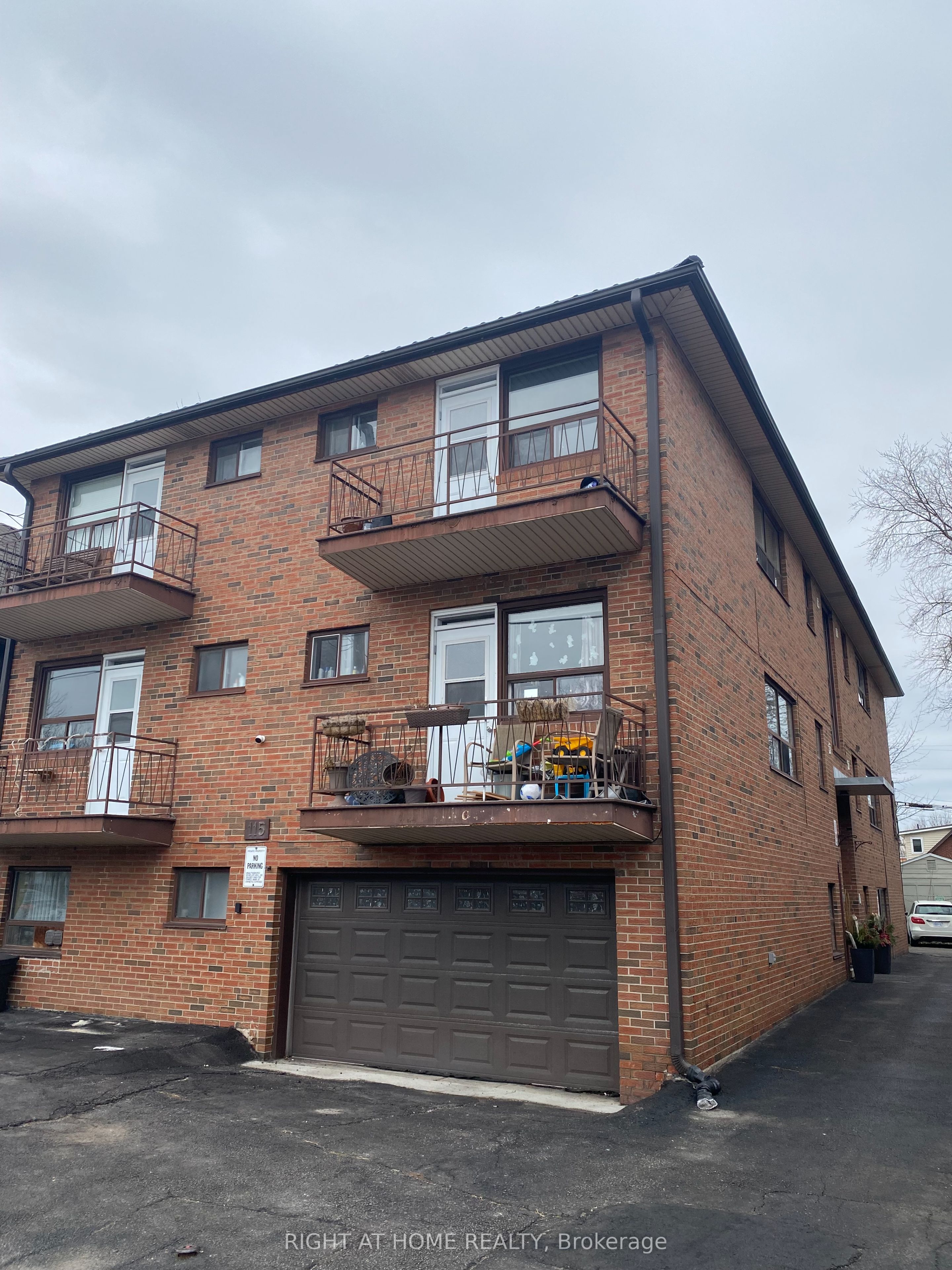 115 Eighth Street 5, Toronto, ON M8V 3C5