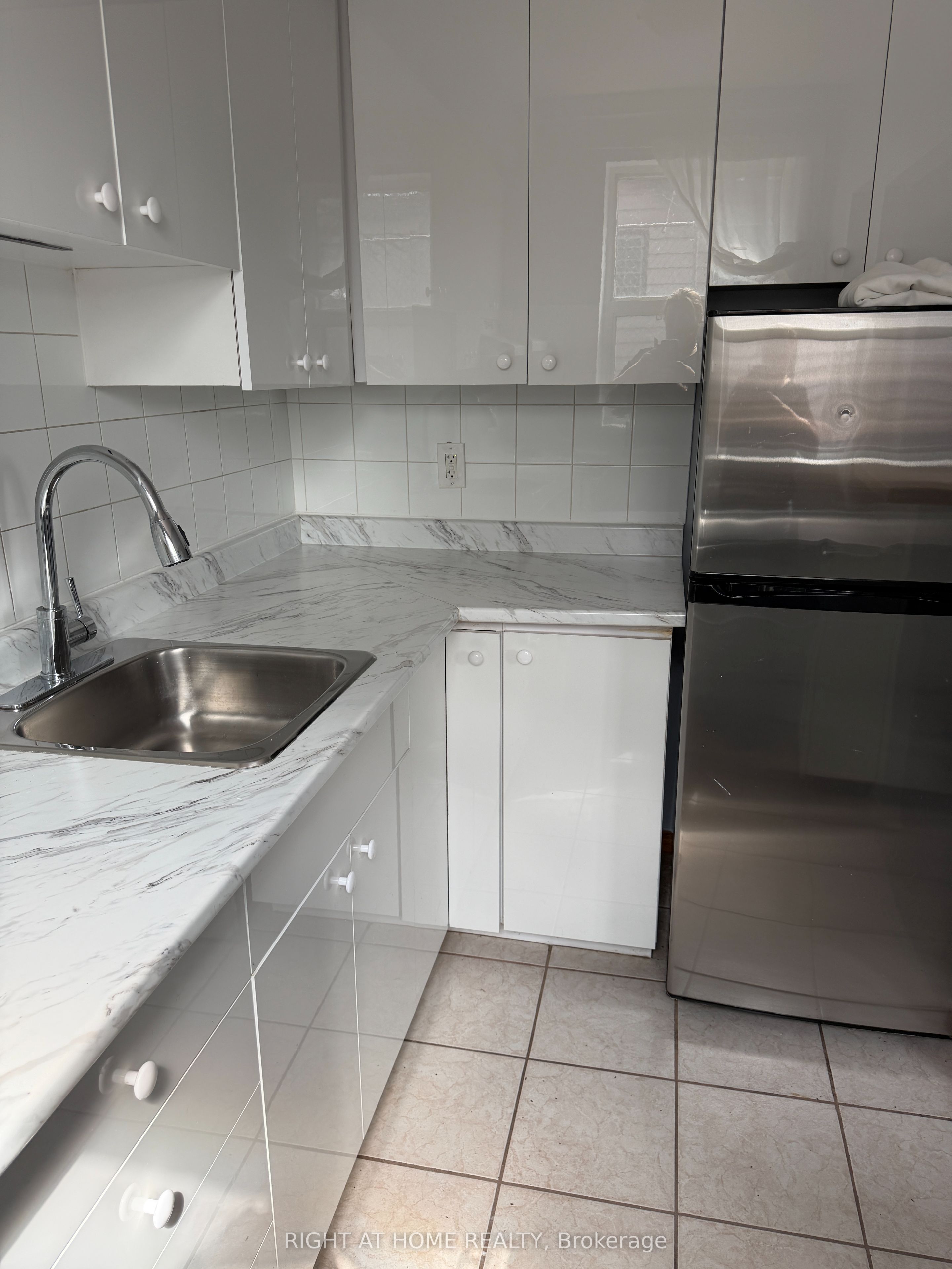 115 Eighth Street 5, Toronto, ON M8V 3C5 photo 2