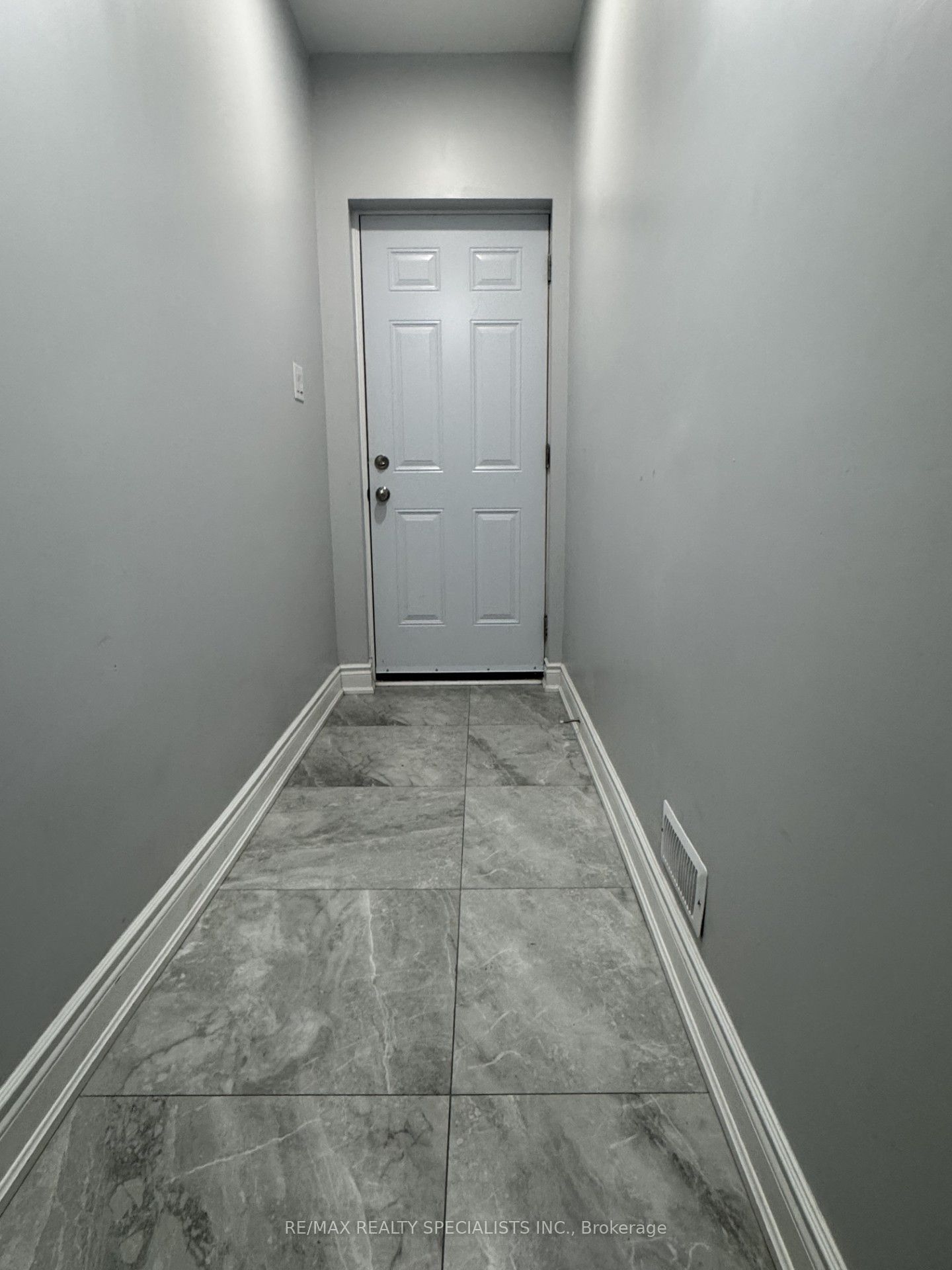 33 Bluffwood(Basement) Crescent, Brampton, ON L6P 2P3 photo 3