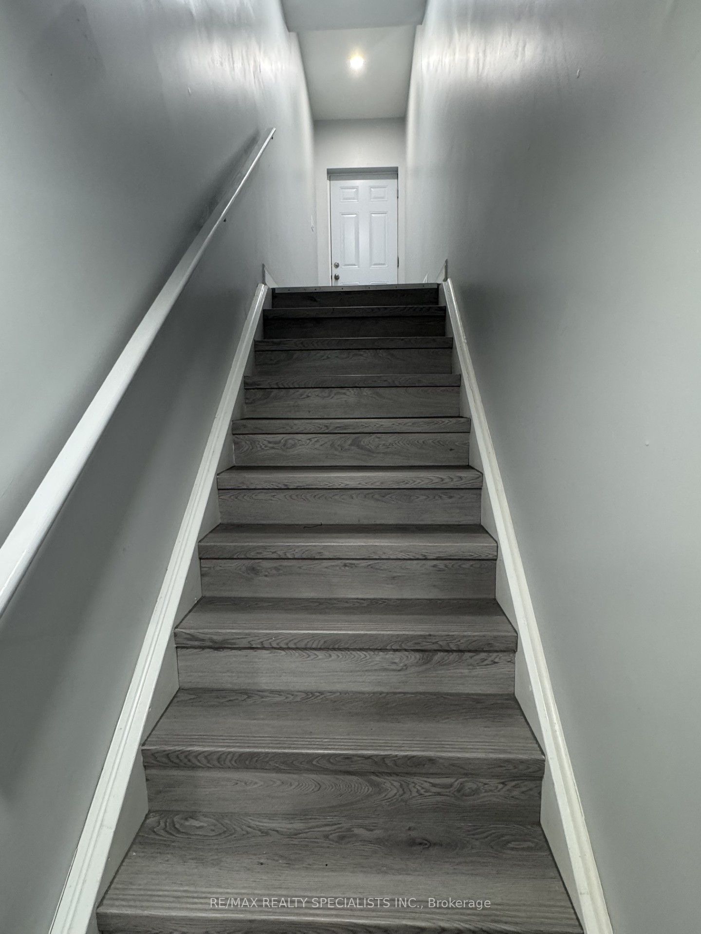 33 Bluffwood(Basement) Crescent, Brampton, ON L6P 2P3 photo 4