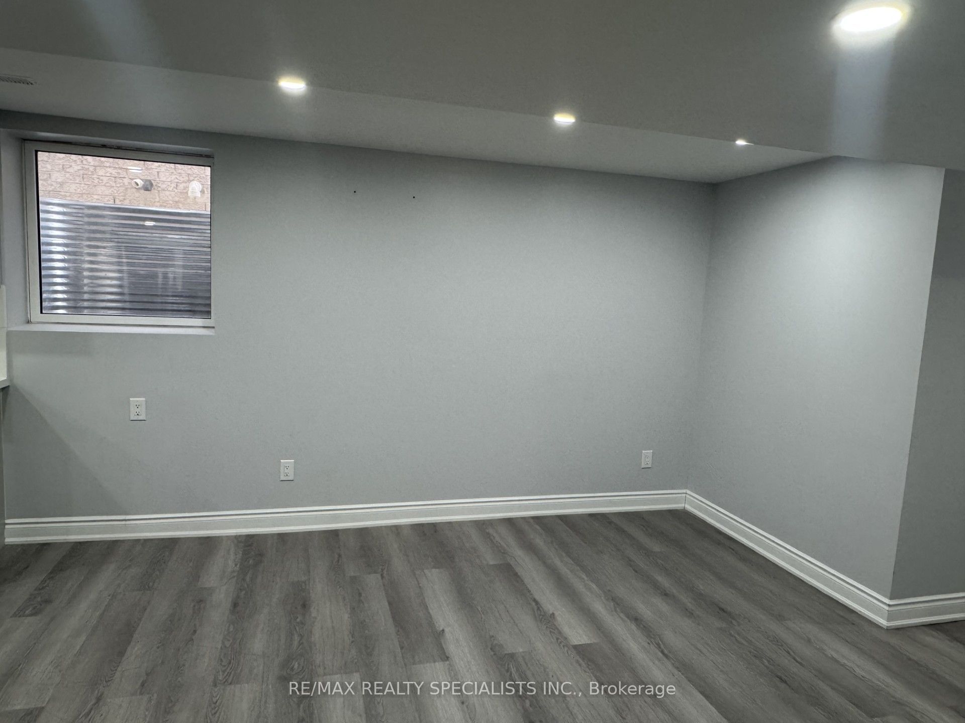 33 Bluffwood(Basement) Crescent, Brampton, ON L6P 2P3 photo 5