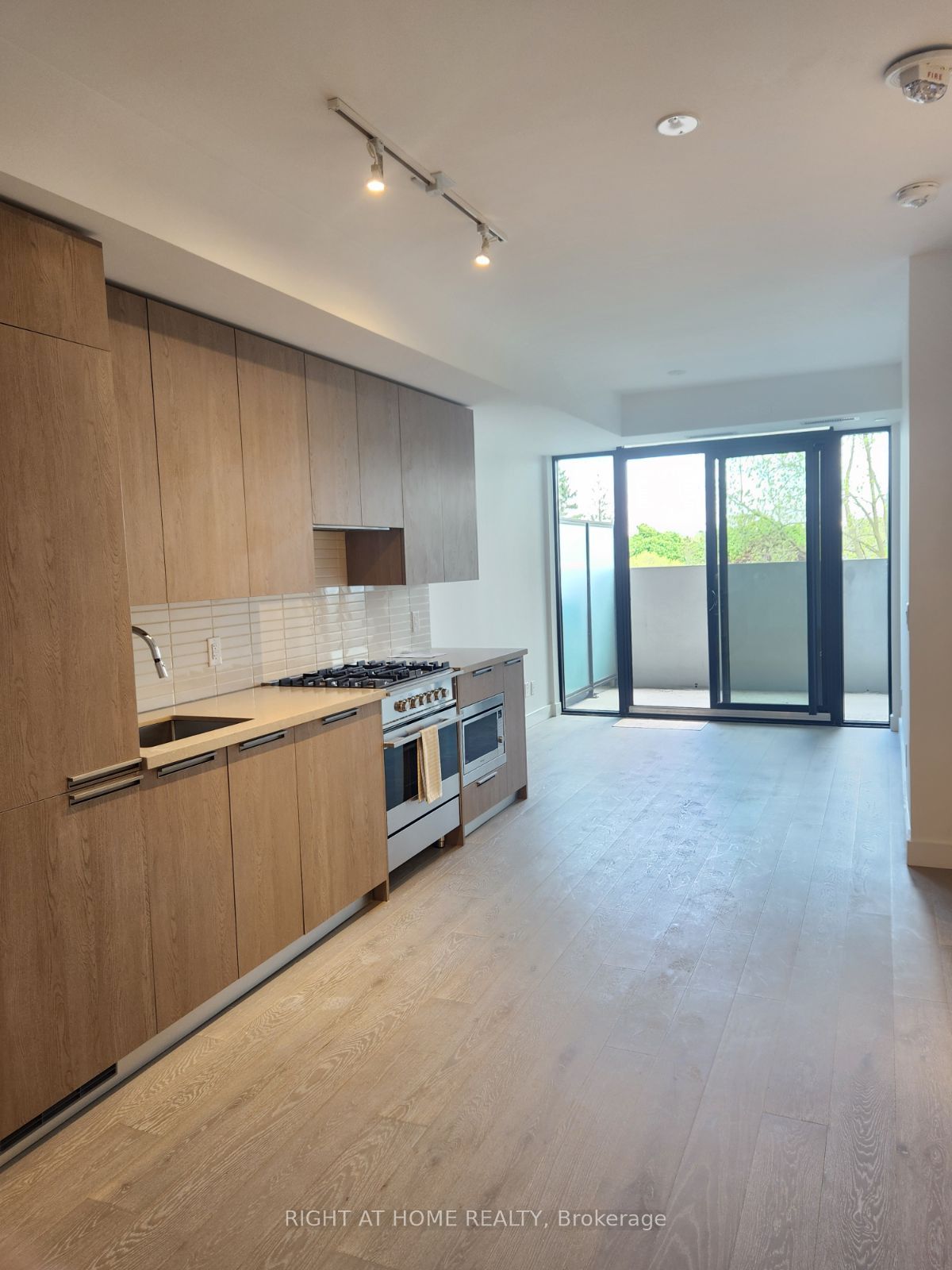 160 Kingsway Crescent 418, Toronto, ON M8X 0B5 photo 5