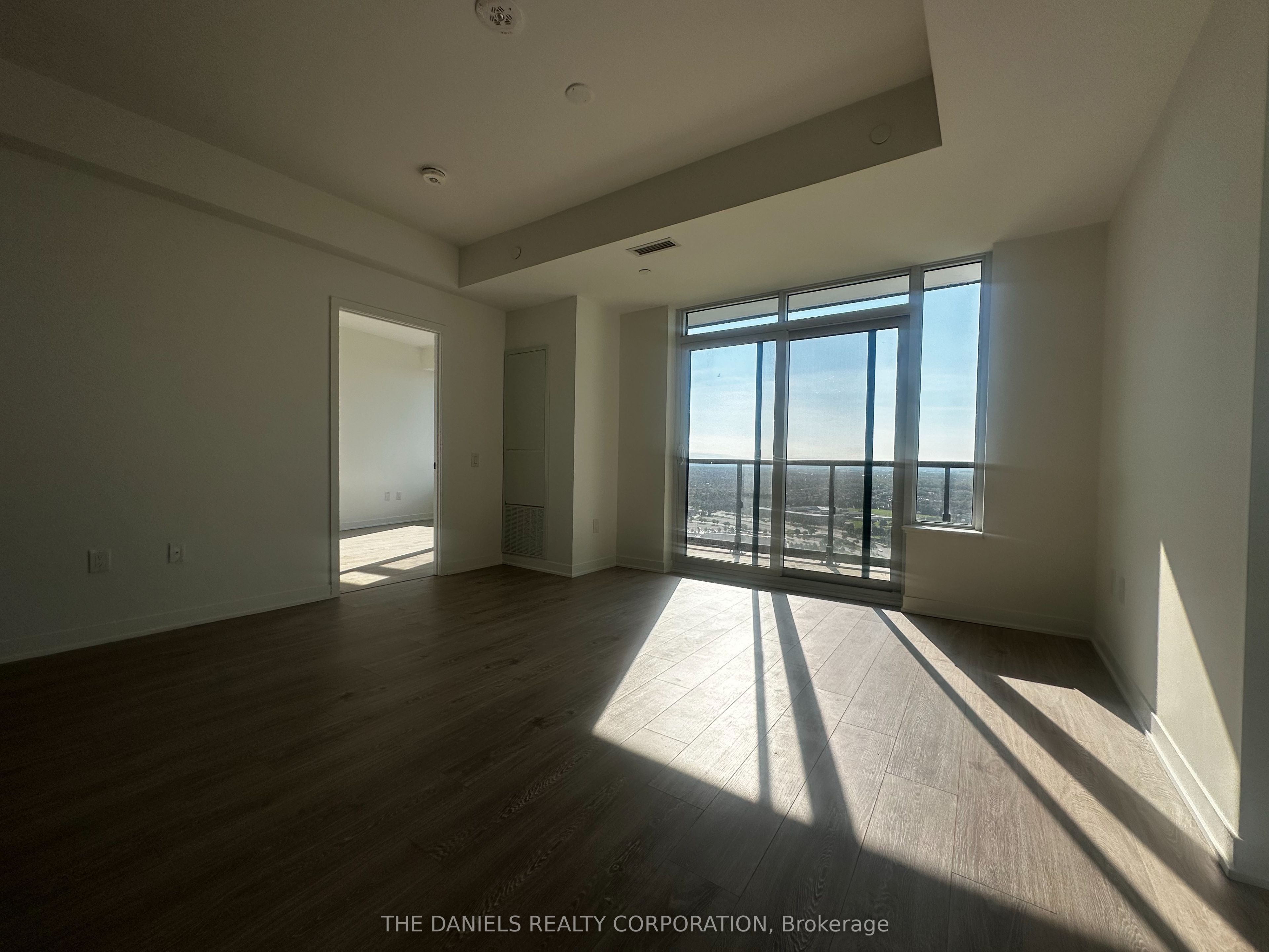 2495 Eglinton Avenue W 2508, Mississauga, ON L5M 2T2 photo 2