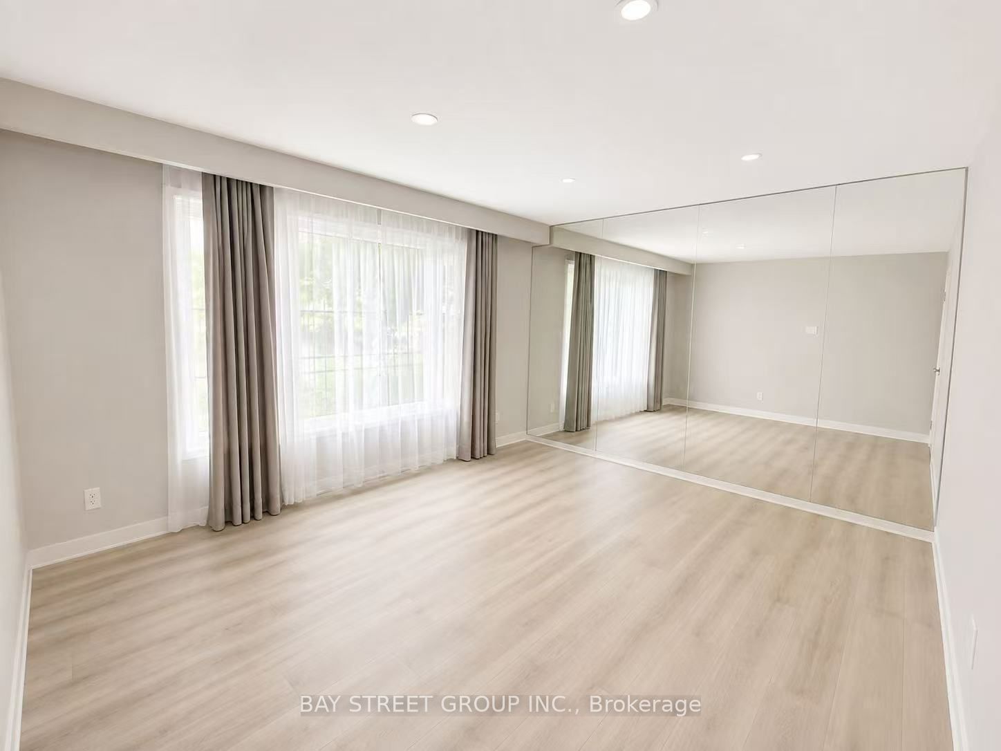 1214 Half Moon Lane, Oakville, ON L6H 2E5 photo 3