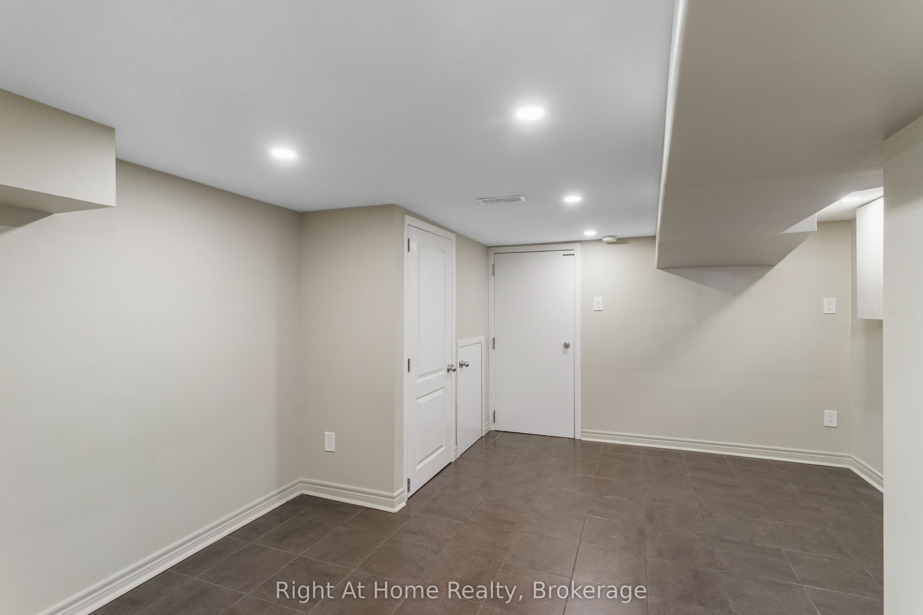 1042 St Clarens Avenue Basement, Toronto, ON M6H 3X7 photo 2