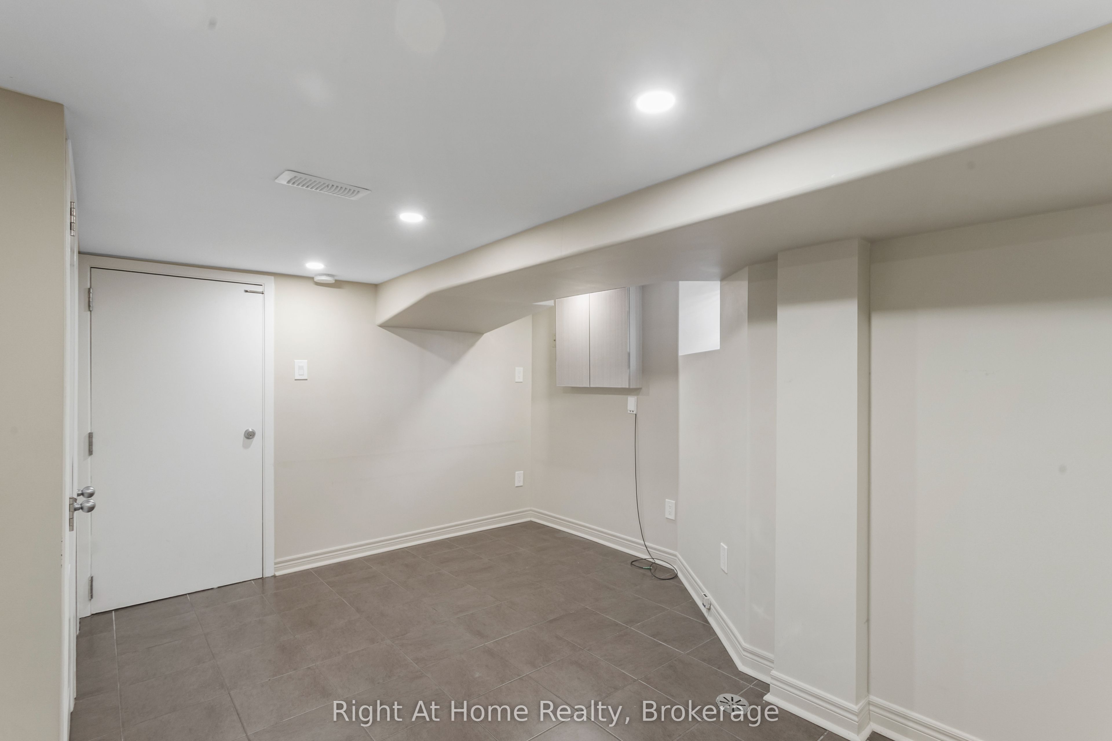 1042 St Clarens Avenue Basement, Toronto, ON M6H 3X7 photo 3