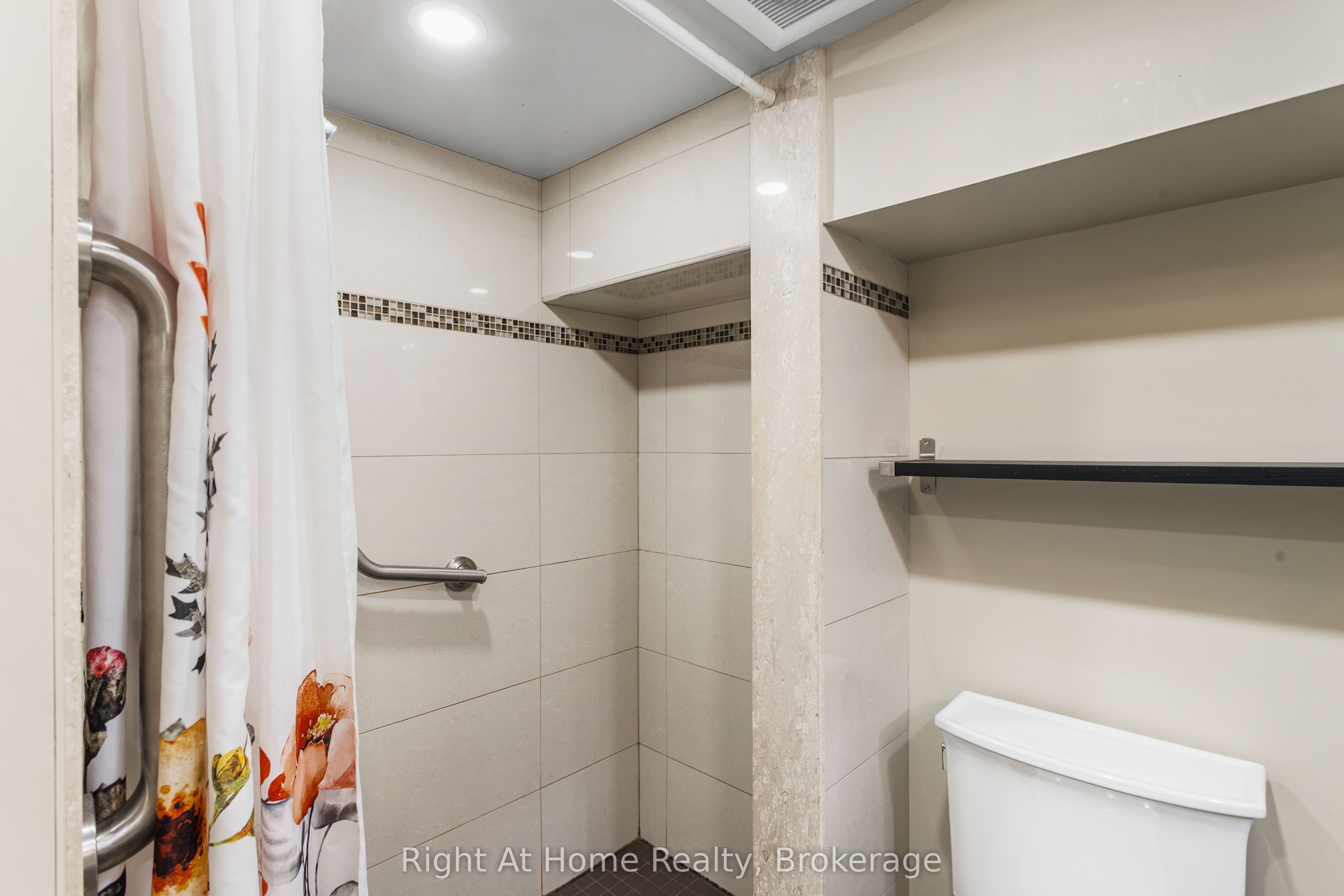 1042 St Clarens Avenue Basement, Toronto, ON M6H 3X7 photo 5