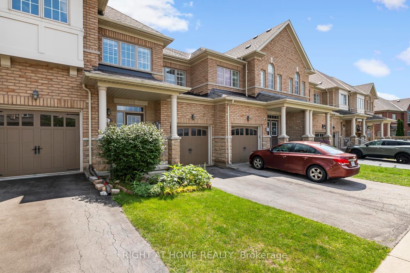 41 Coastline Drive, Brampton, ON L6Y 0T6 photo 2