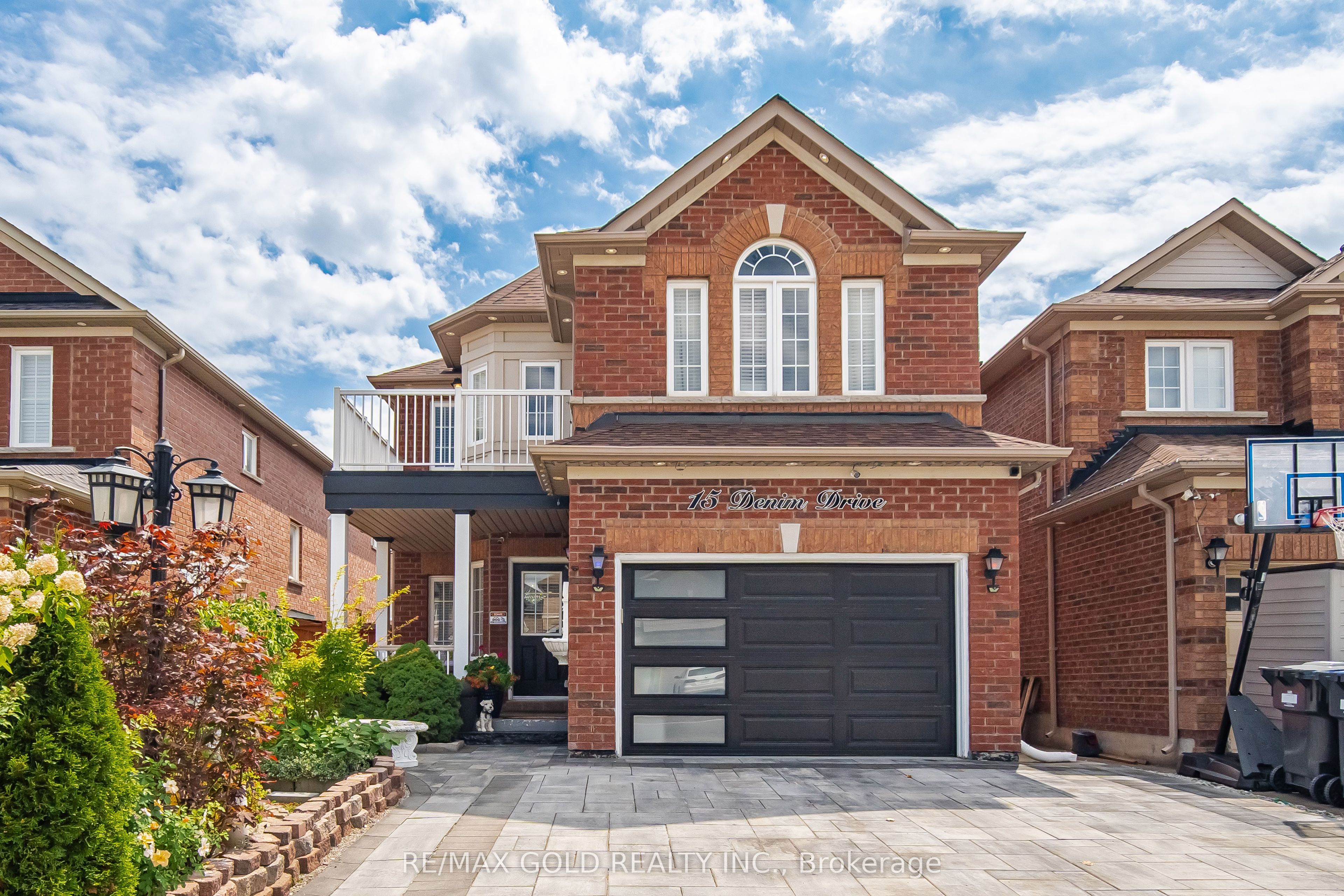 15 Denim Drive, Brampton, ON L6P 1K4