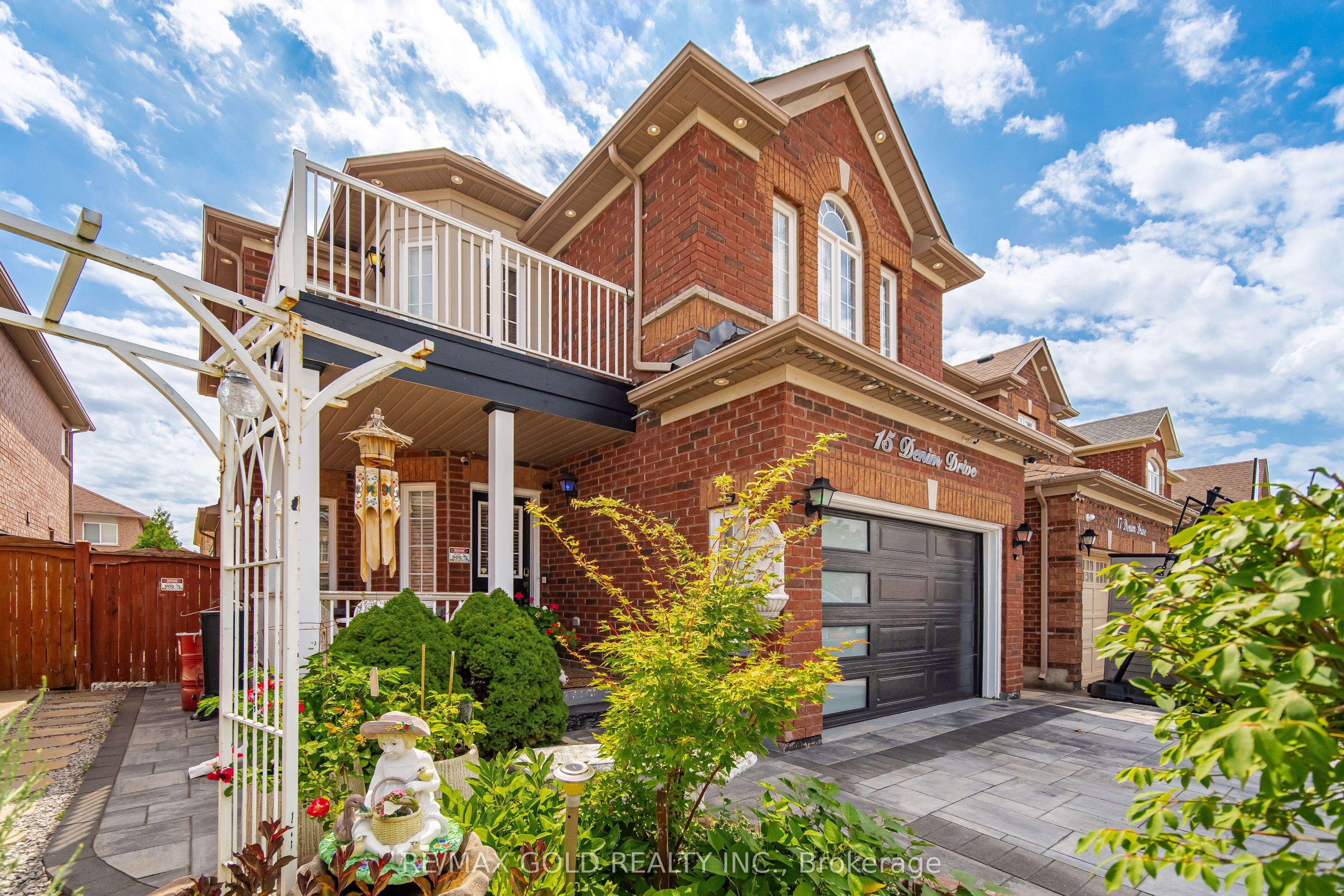 15 Denim Drive, Brampton, ON L6P 1K4 photo 4