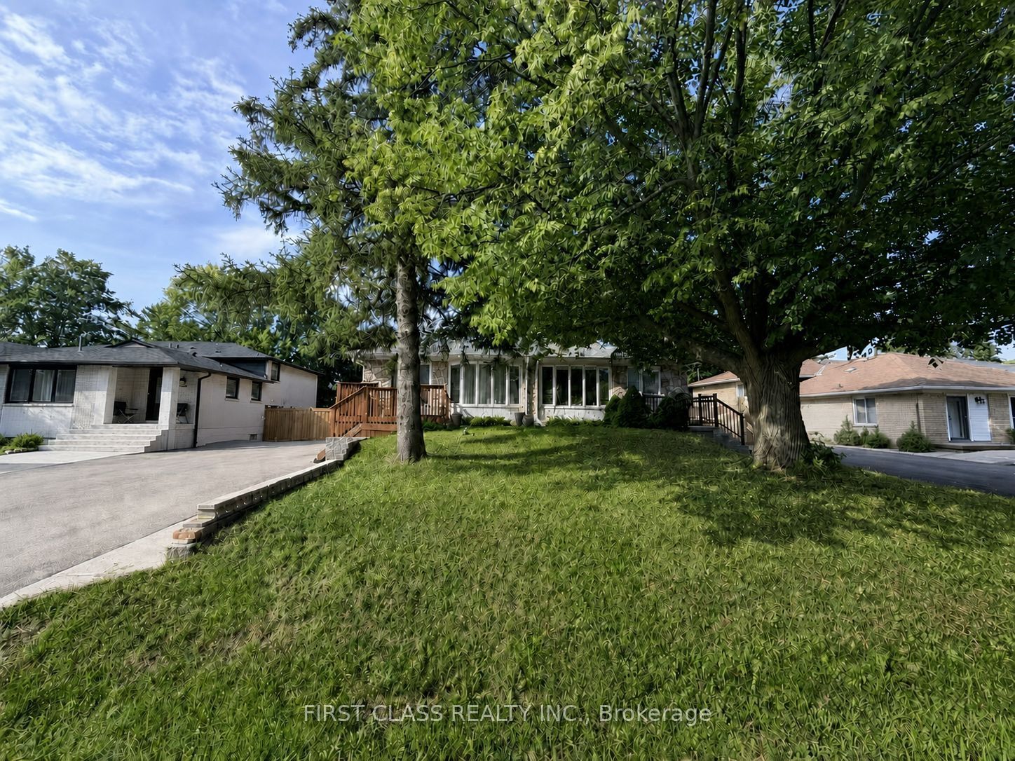 1323 Redbank Crescent, Oakville, ON L6H 1Y4 photo 2