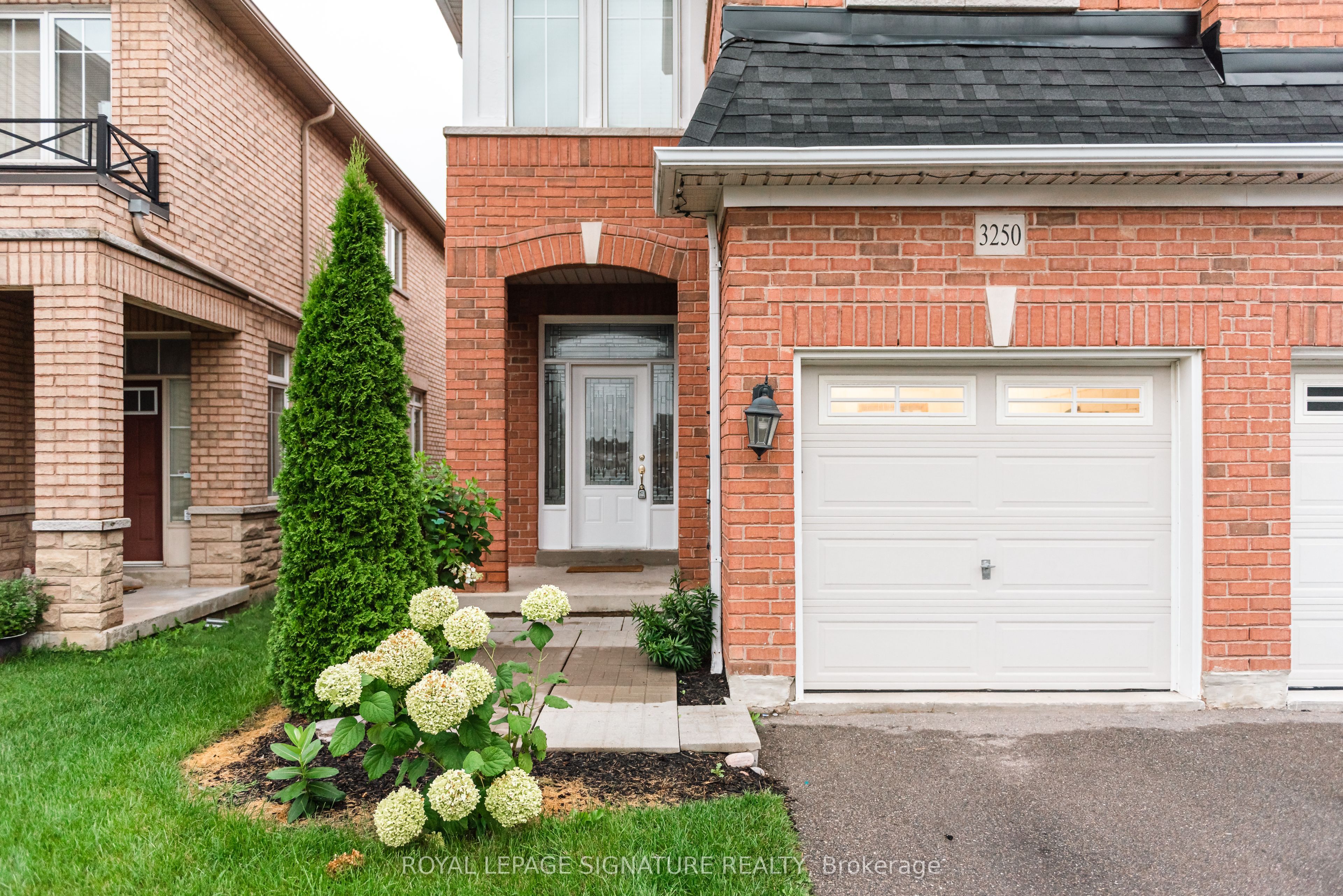 3250 Sunlight Street, Mississauga, ON L5M 0G7 photo 2