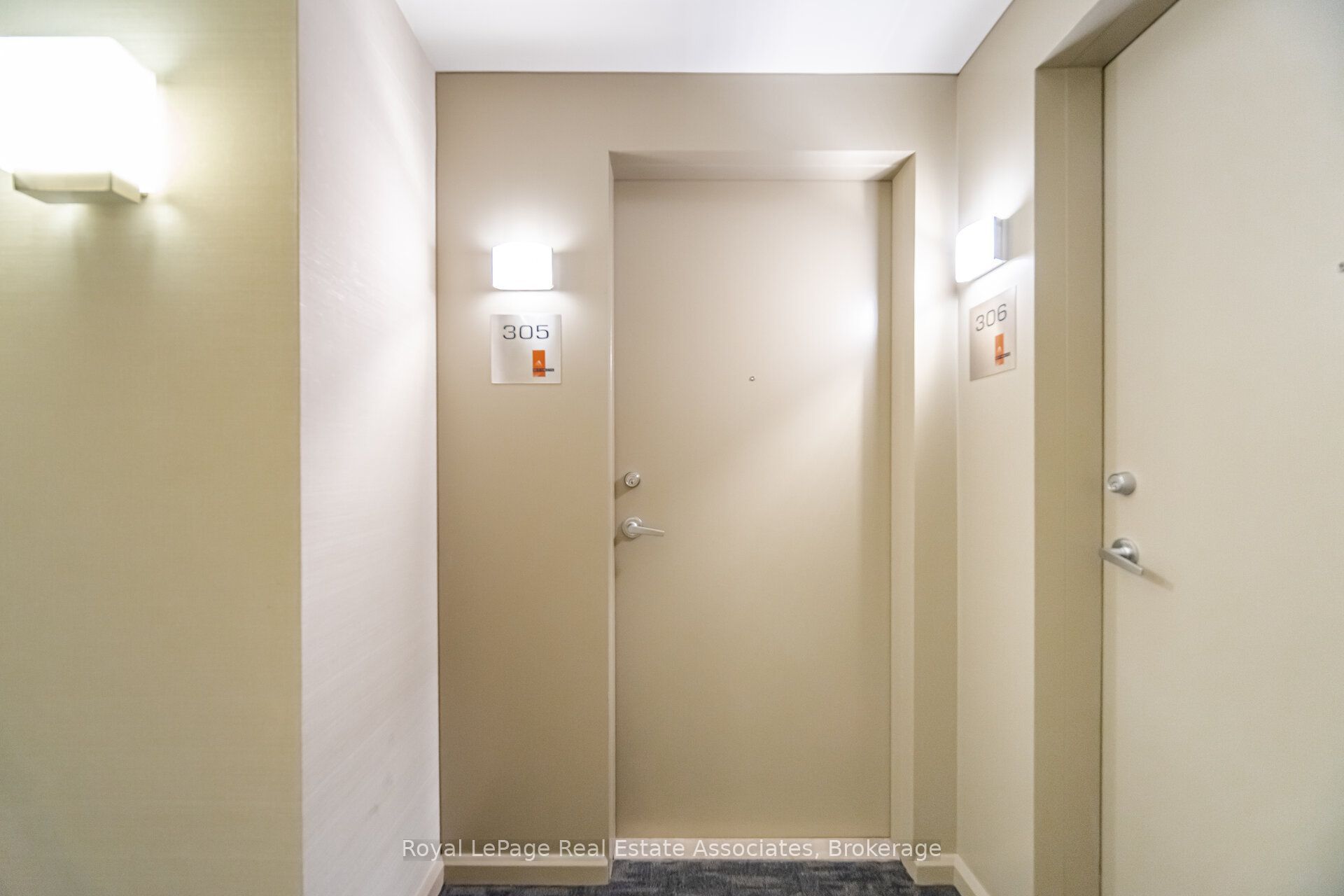 220 Burnhamthorpe Road W 305, Mississauga, ON L5B 4N4 photo 4