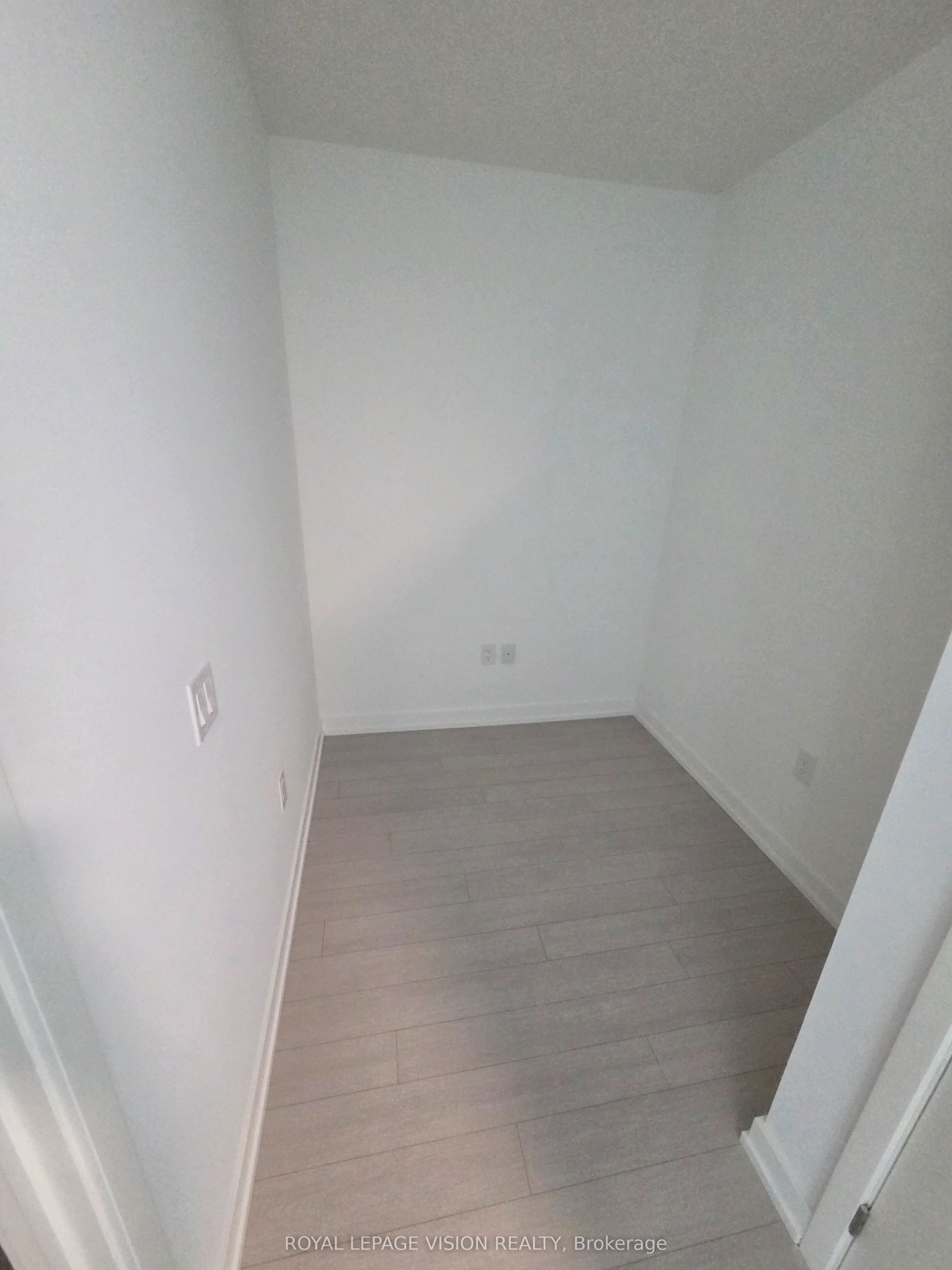 4010 Eglinton Avenue W 1716, Toronto, ON M9A 0G5 photo 4