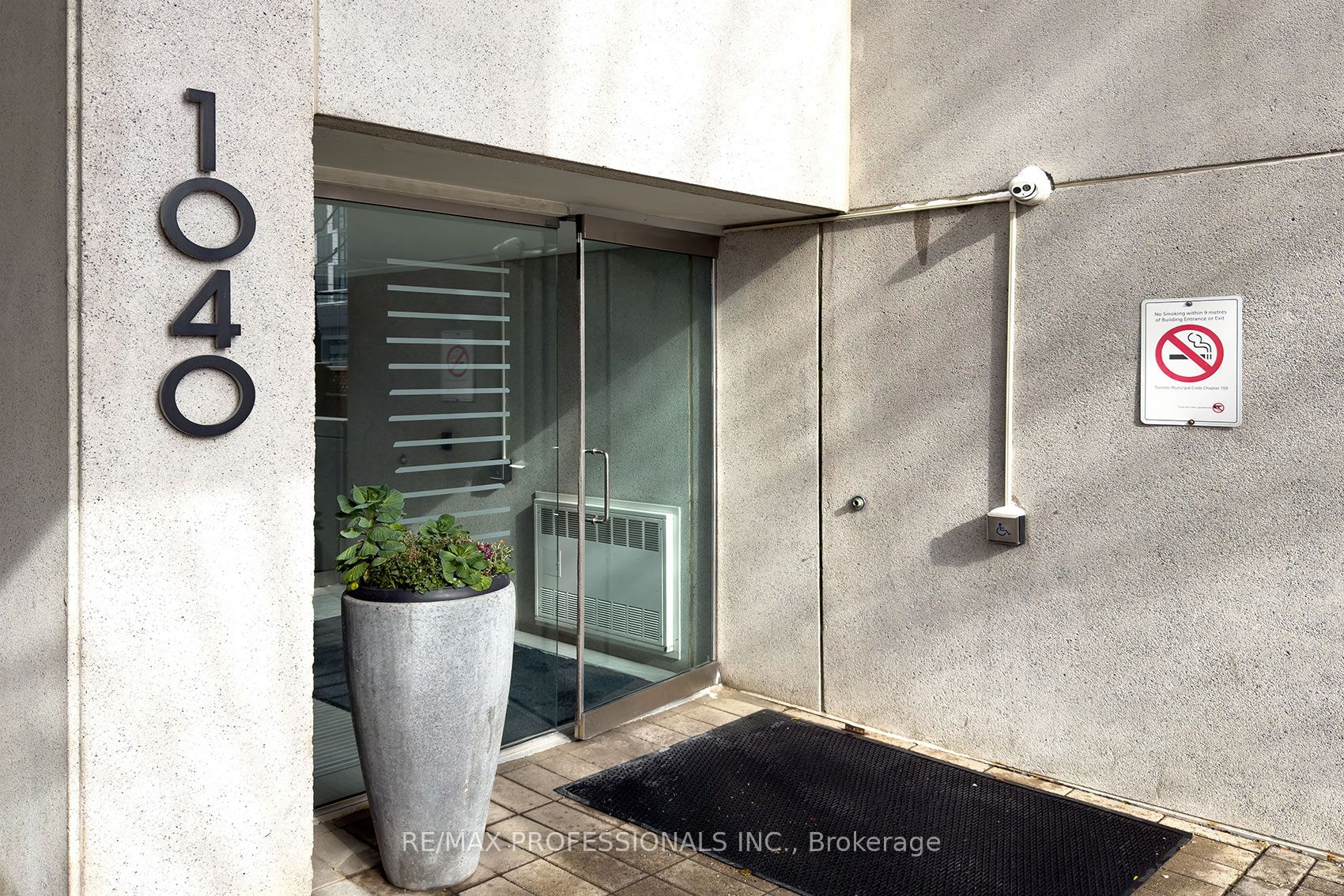 1040 The Queensway 704, Toronto, ON M8Z 0A7 photo 4