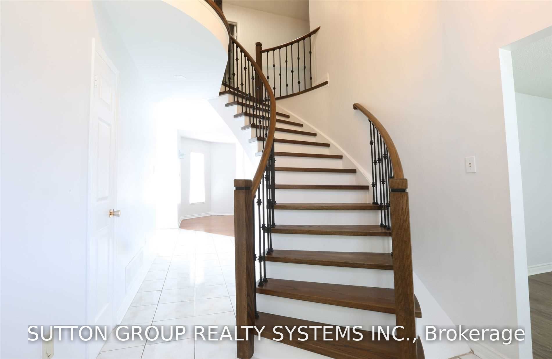 6005 Tenth Line Upper, Mississauga, ON L5N 5S6 photo 2