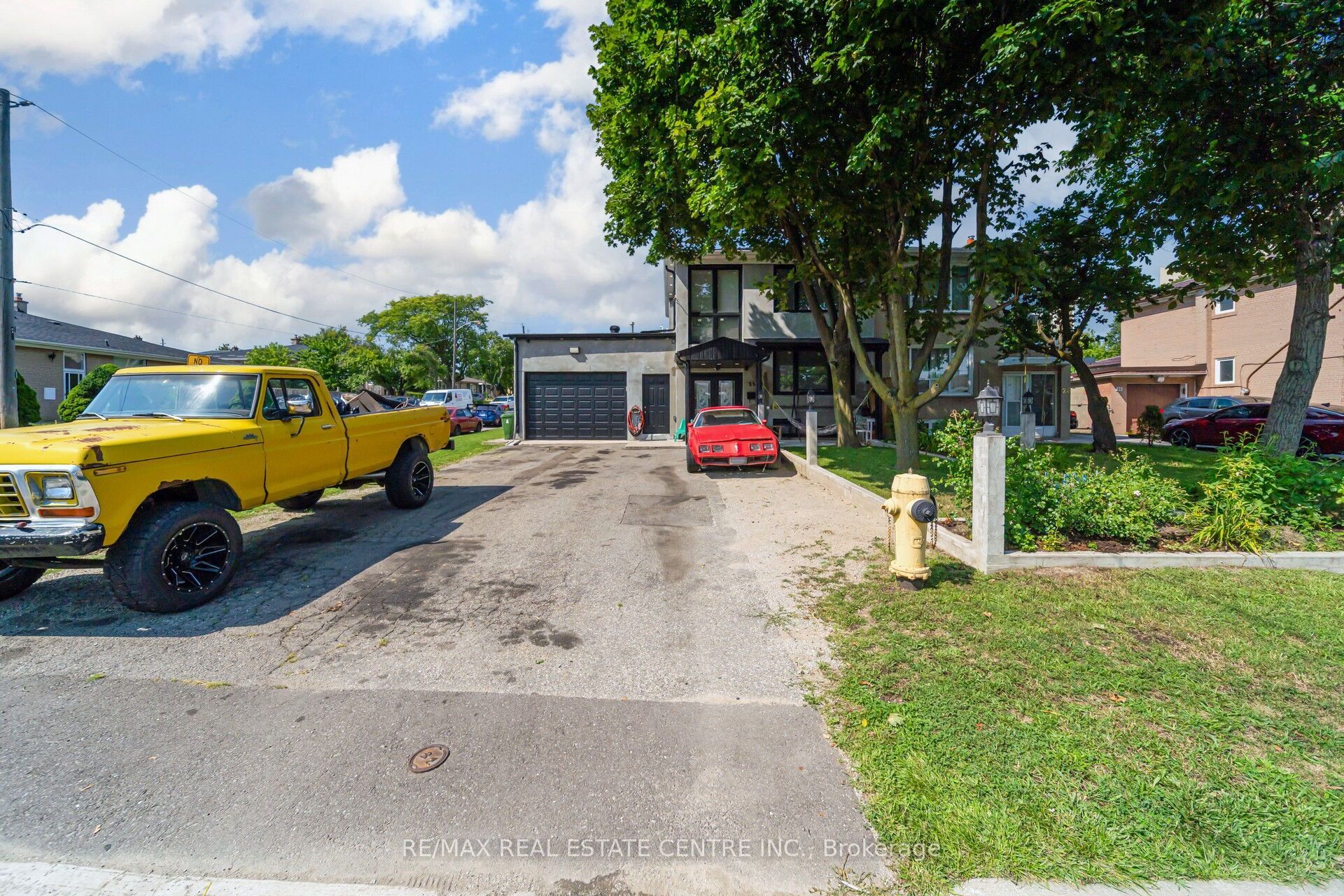22 Neames Crescent, Toronto, ON M3L 1K9 photo 2