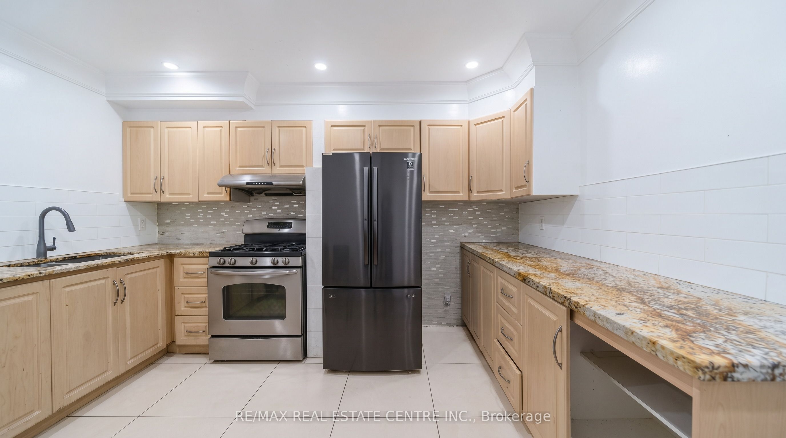 22 Neames Crescent, Toronto, ON M3L 1K9 photo 5