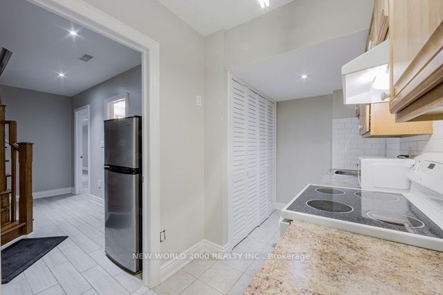 27 Lavender Road, Toronto, ON M6N 2B6 photo 3