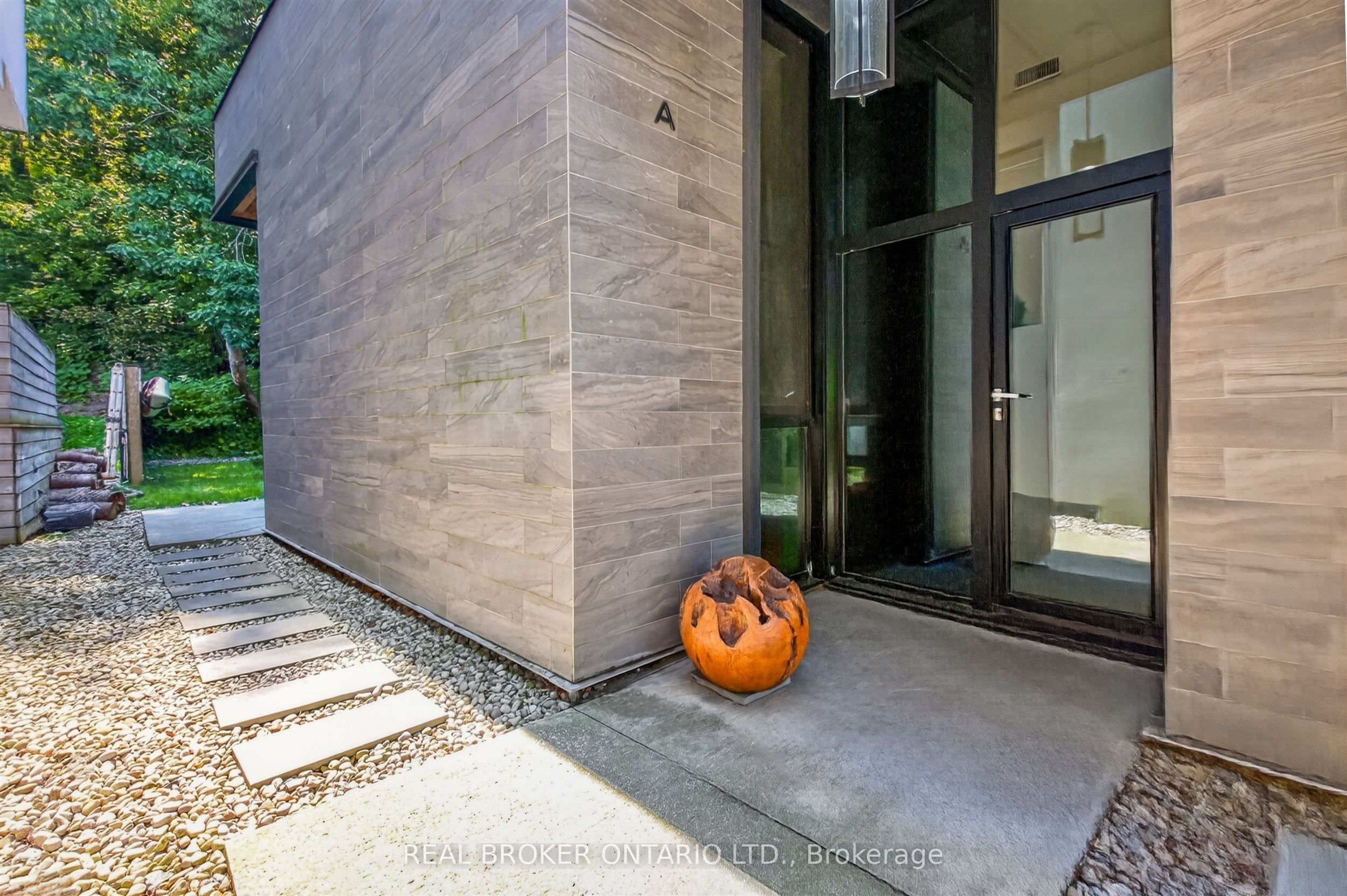 90A South Kingsway Way, Toronto, ON M6S 3T3 photo 2