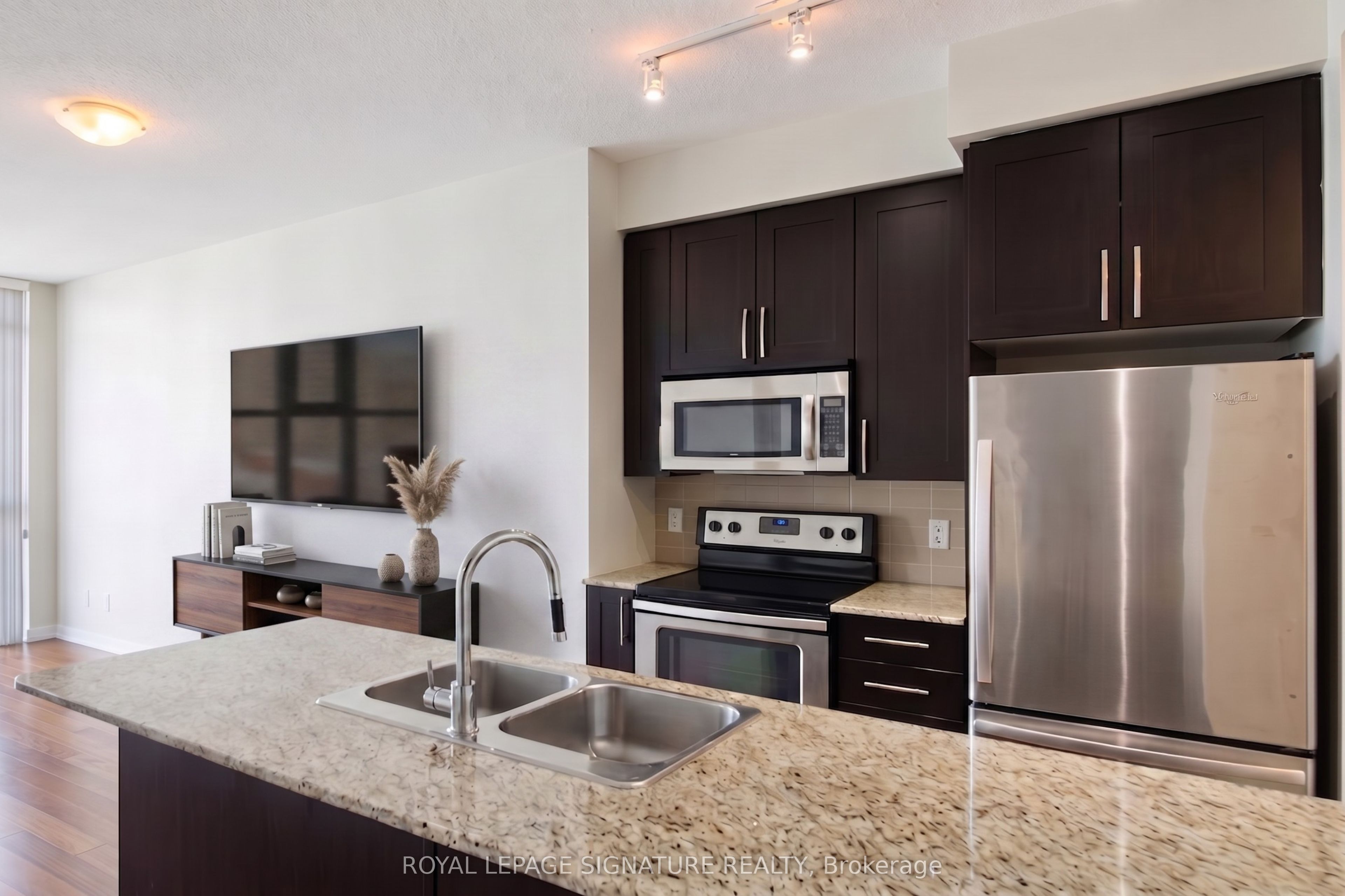 4065 Brickstone Mews 1201, Mississauga, ON L5B 0G3 photo 2