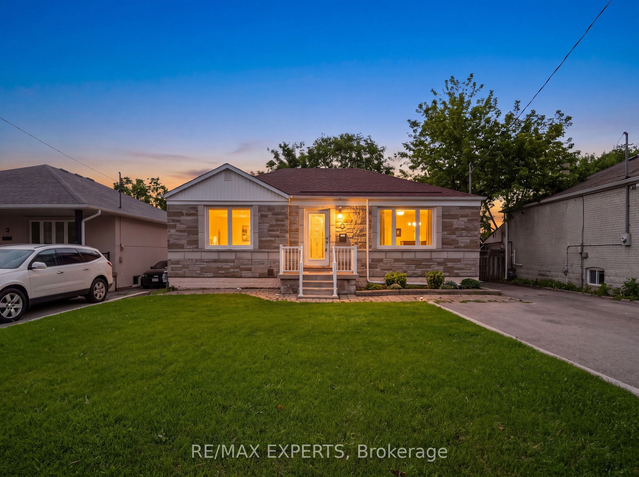 8 Palamar Road, Toronto, ON M3M 1L1