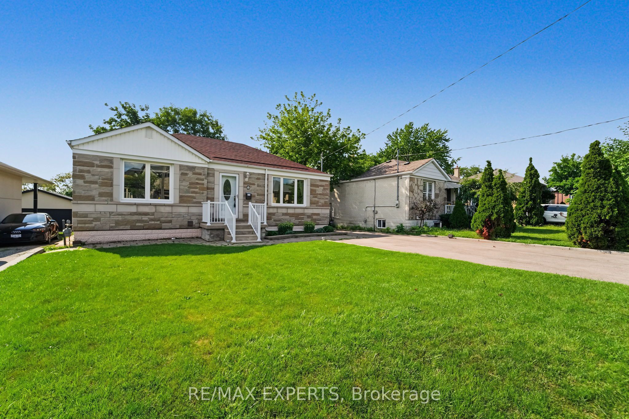 8 Palamar Road, Toronto, ON M3M 1L1 photo 3