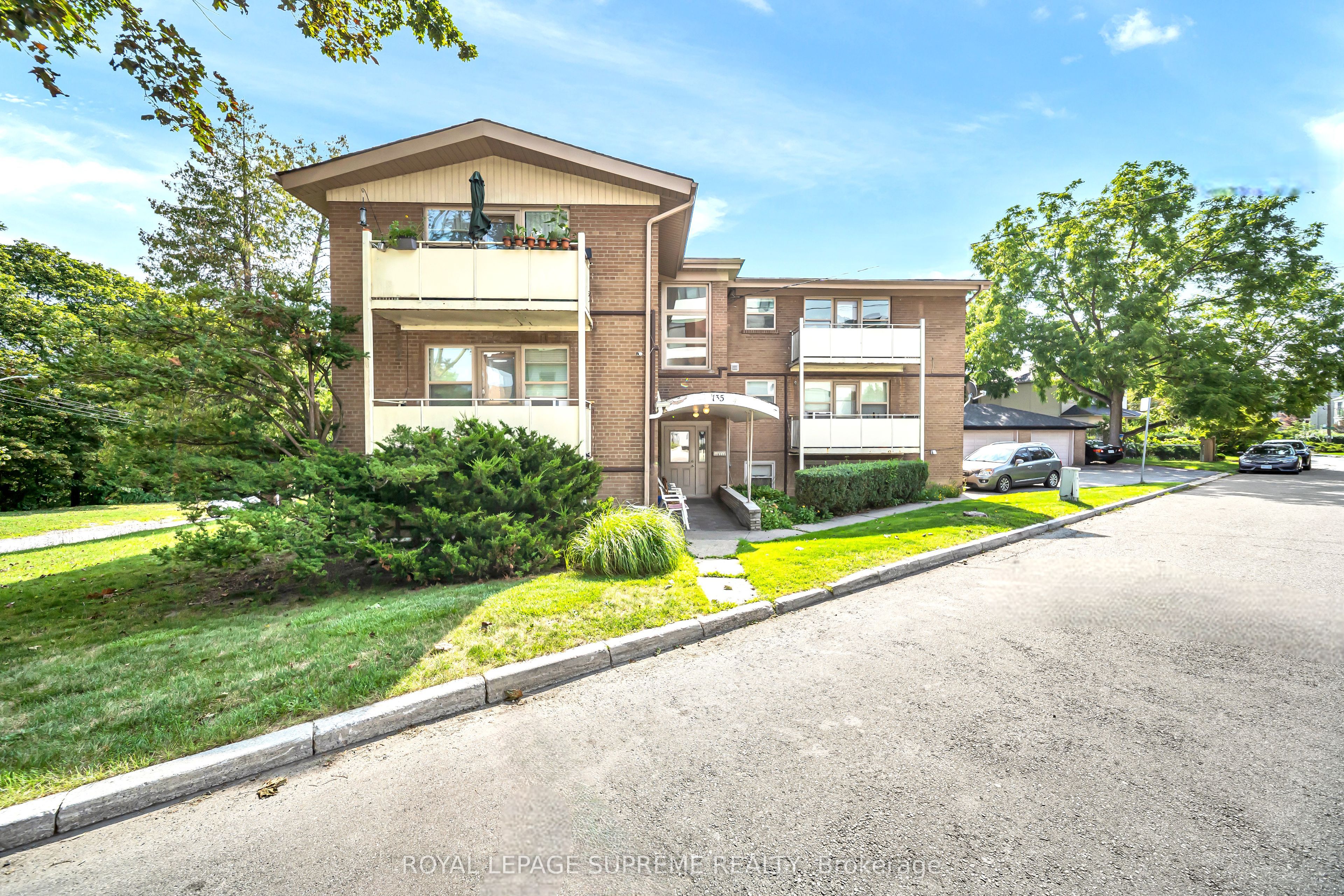 135 Kingsway Crescent 4, Toronto, ON M8X 2S3 photo 4