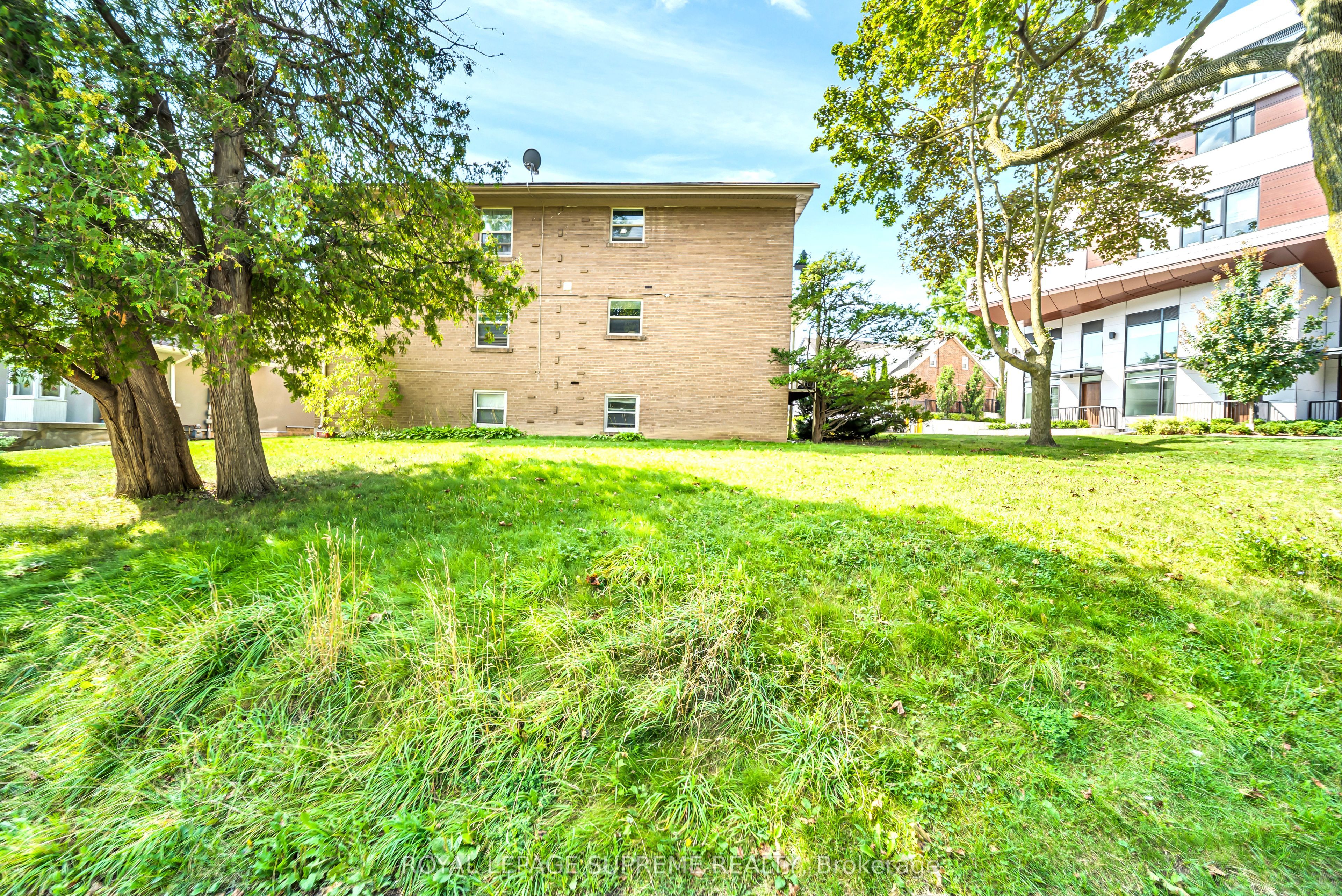 135 Kingsway Crescent 4, Toronto, ON M8X 2S3 photo 5