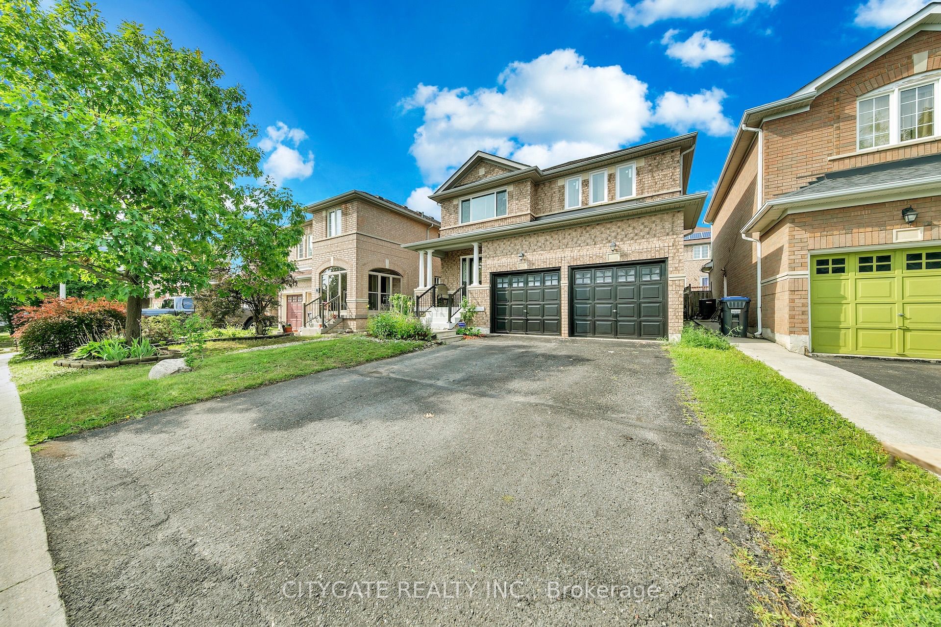 40 Linderwood Drive, Brampton, ON L7A 1S3 photo 2