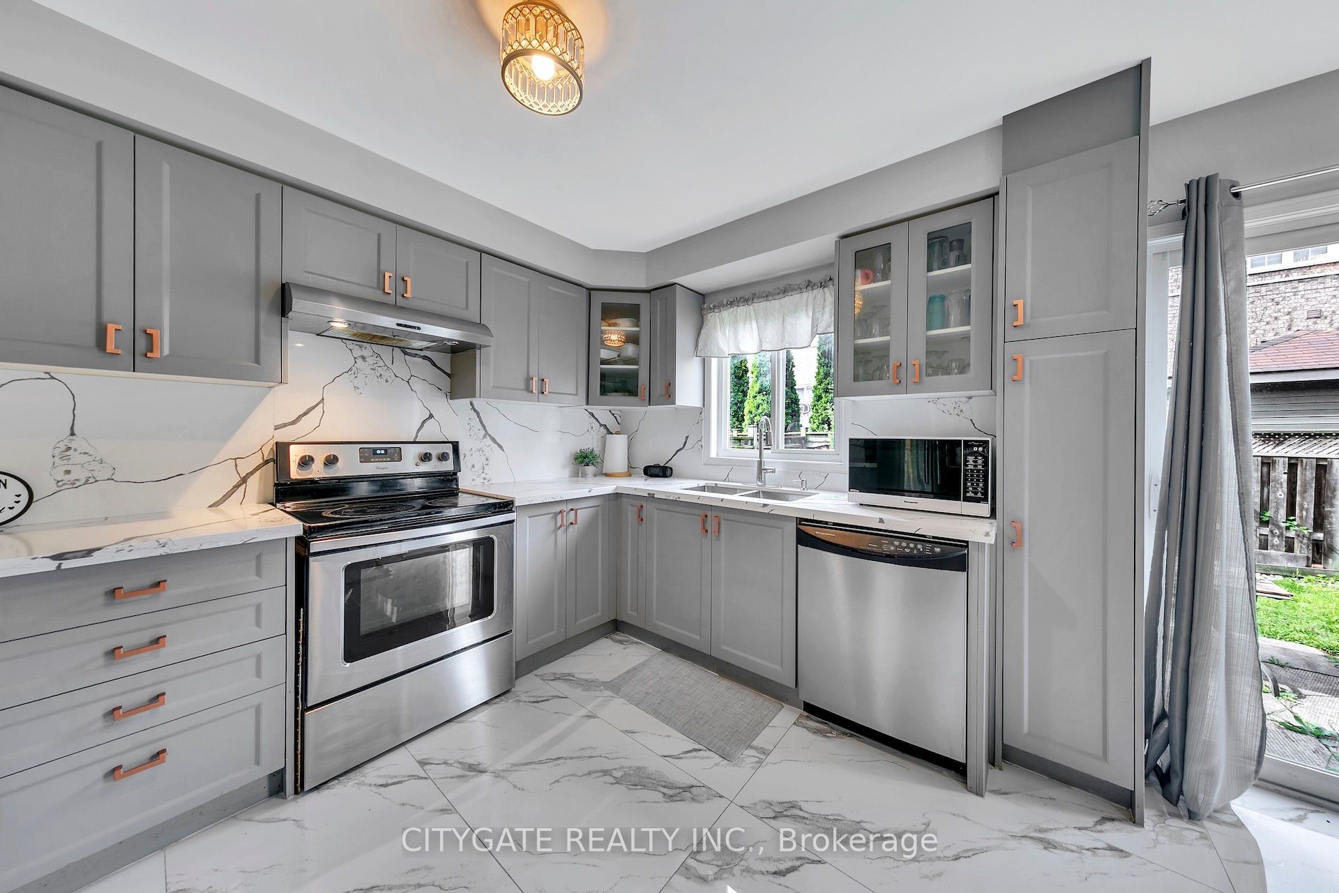 40 Linderwood Drive, Brampton, ON L7A 1S3 photo 5