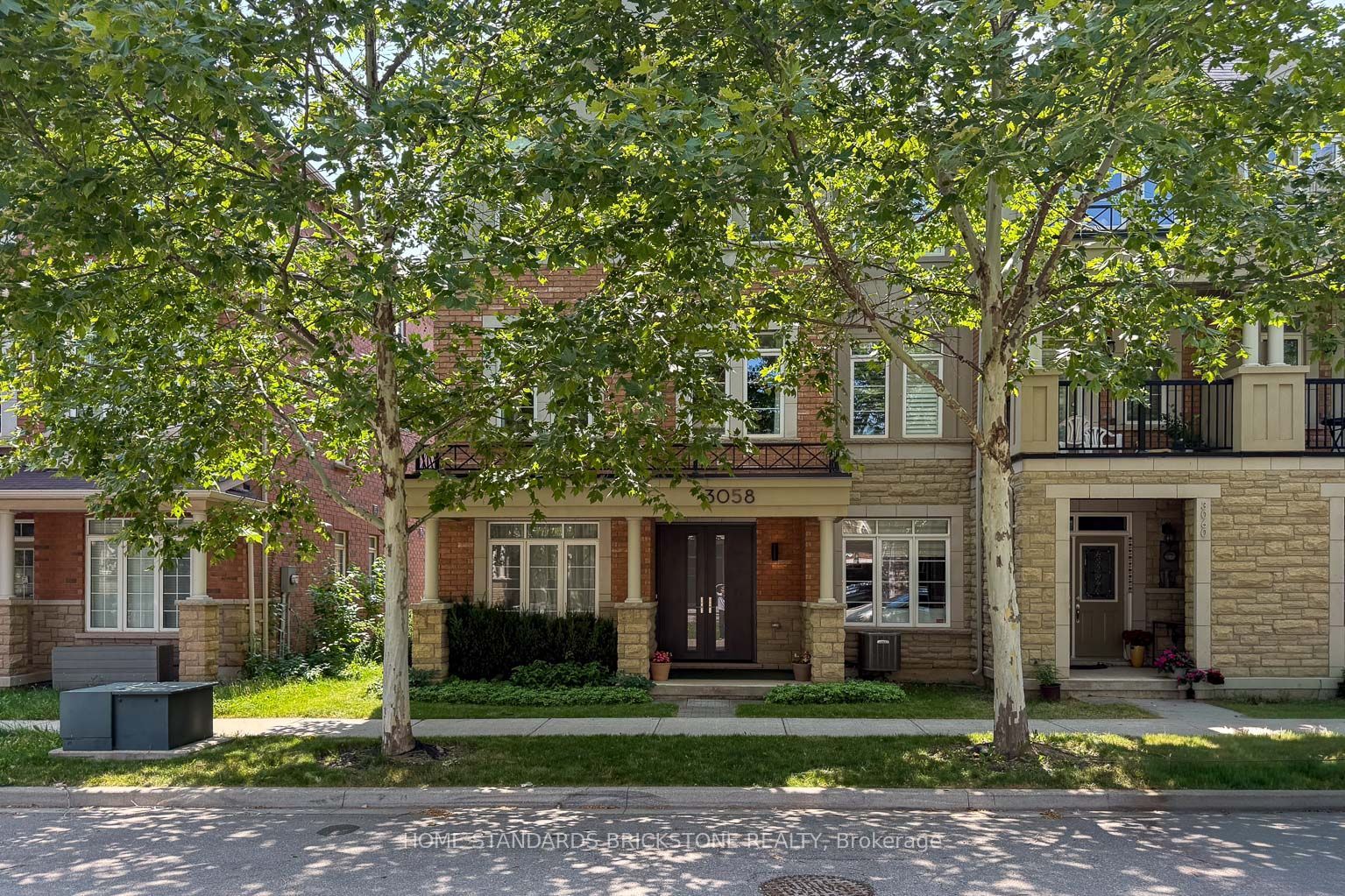 3058 Eberly Woods Drive, Oakville, ON L6M 0T5 photo 2