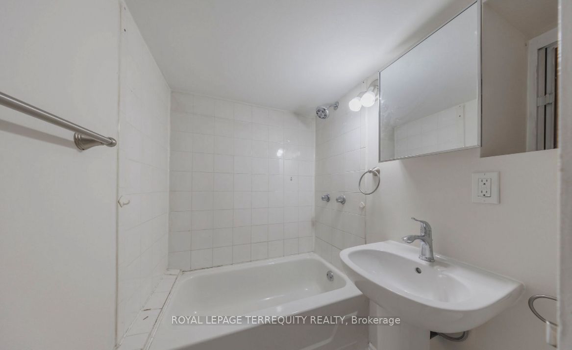 185 Laughton Avenue Bsmt, Toronto, ON M6N 2X6 photo 4