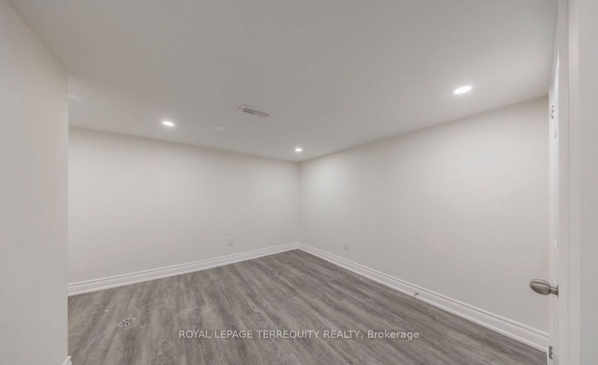 185 Laughton Avenue Bsmt, Toronto, ON M6N 2X6 photo 5