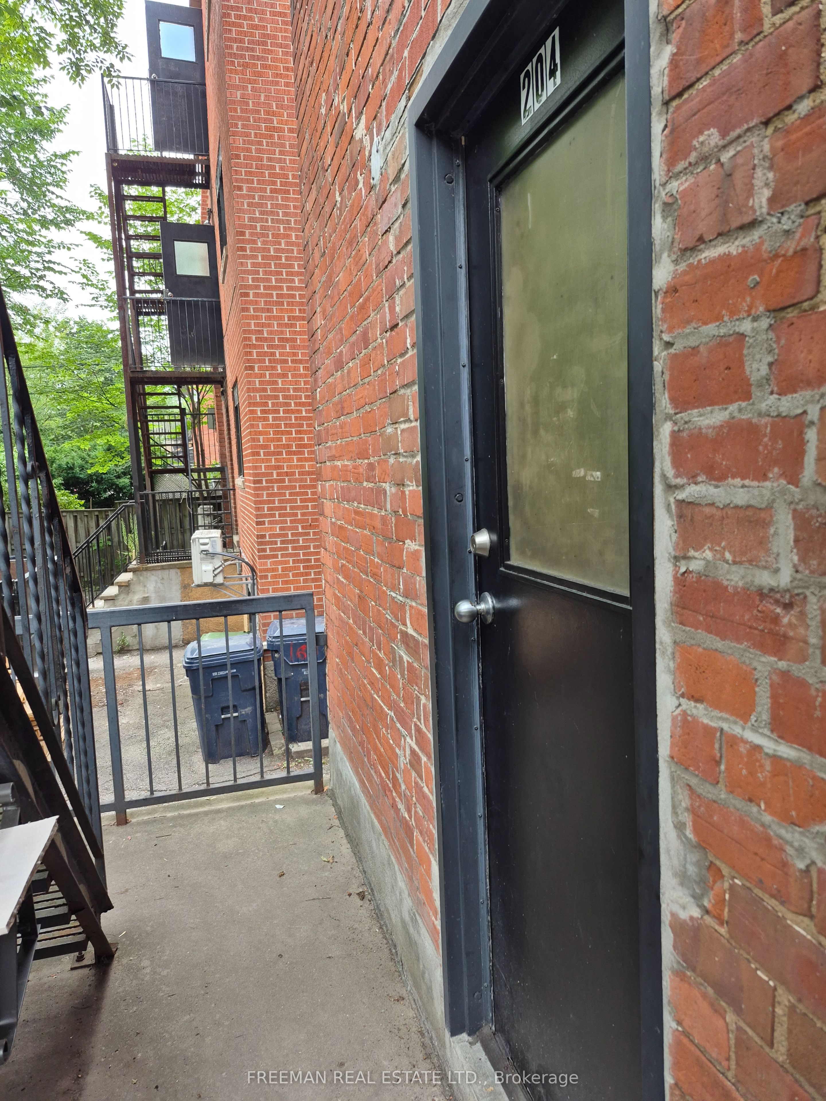 158 Dowling Avenue 204, Toronto, ON M6K 3A6 photo 2