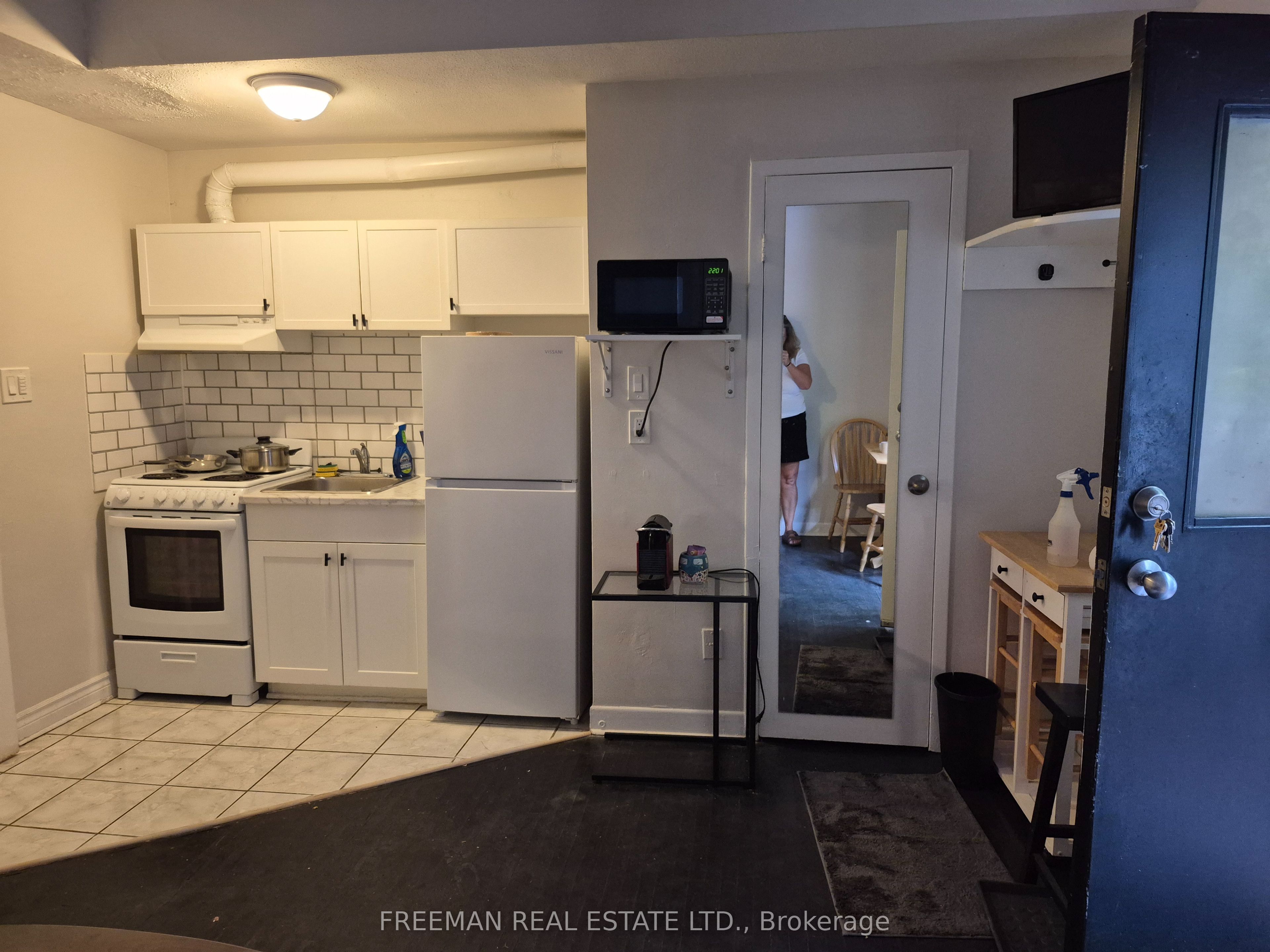 158 Dowling Avenue 204, Toronto, ON M6K 3A6 photo 4
