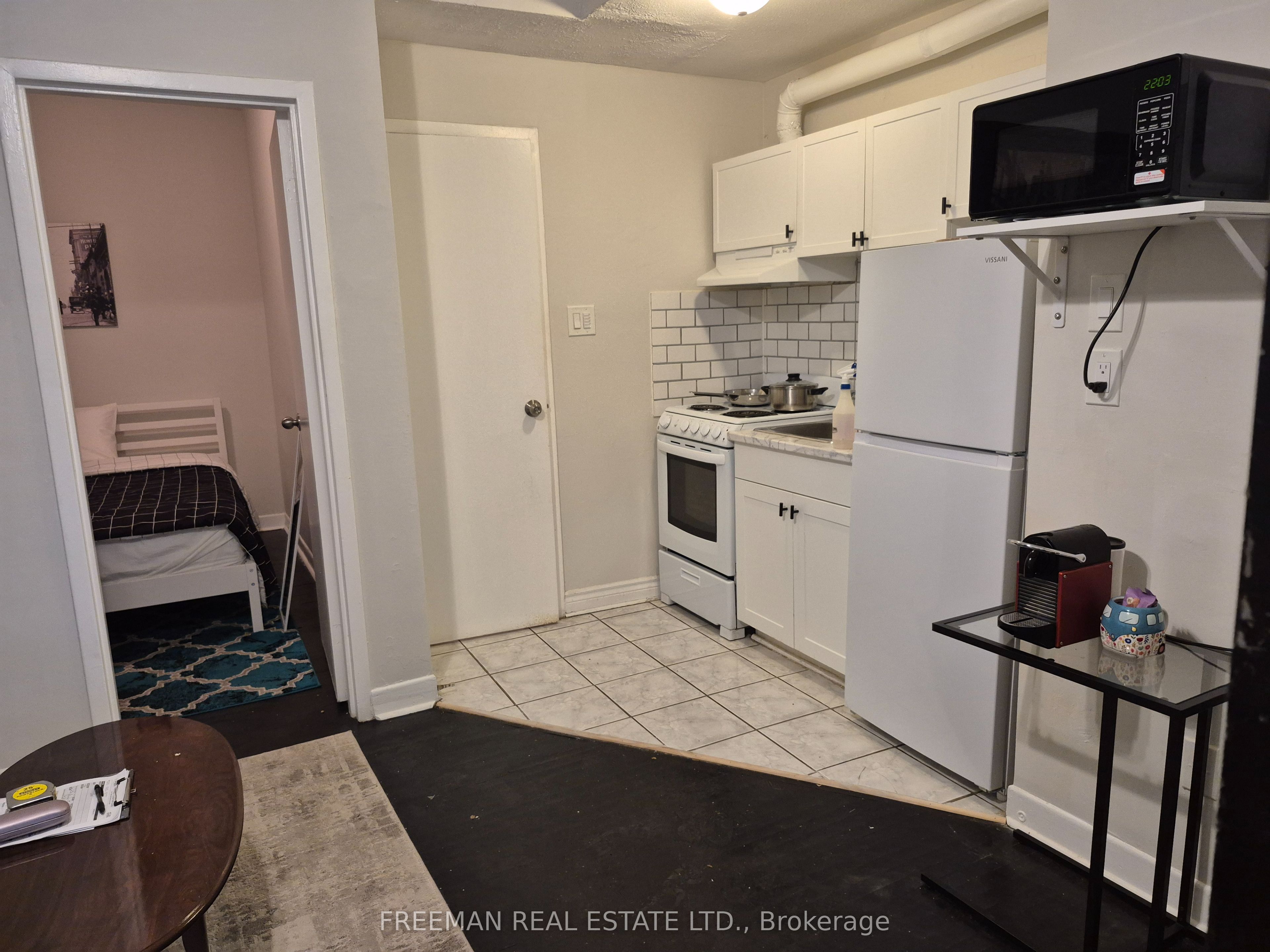 158 Dowling Avenue 204, Toronto, ON M6K 3A6 photo 5