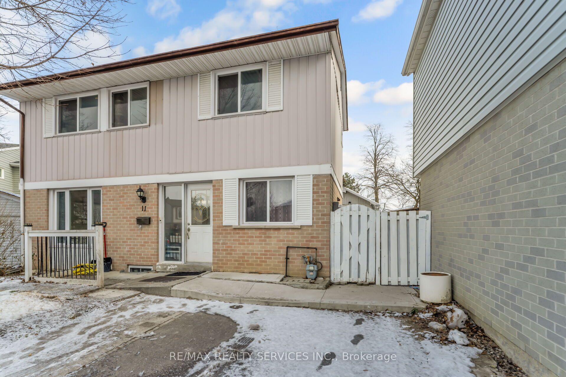 11 Juliette Square, Brampton, ON L6S 2M6 photo 2