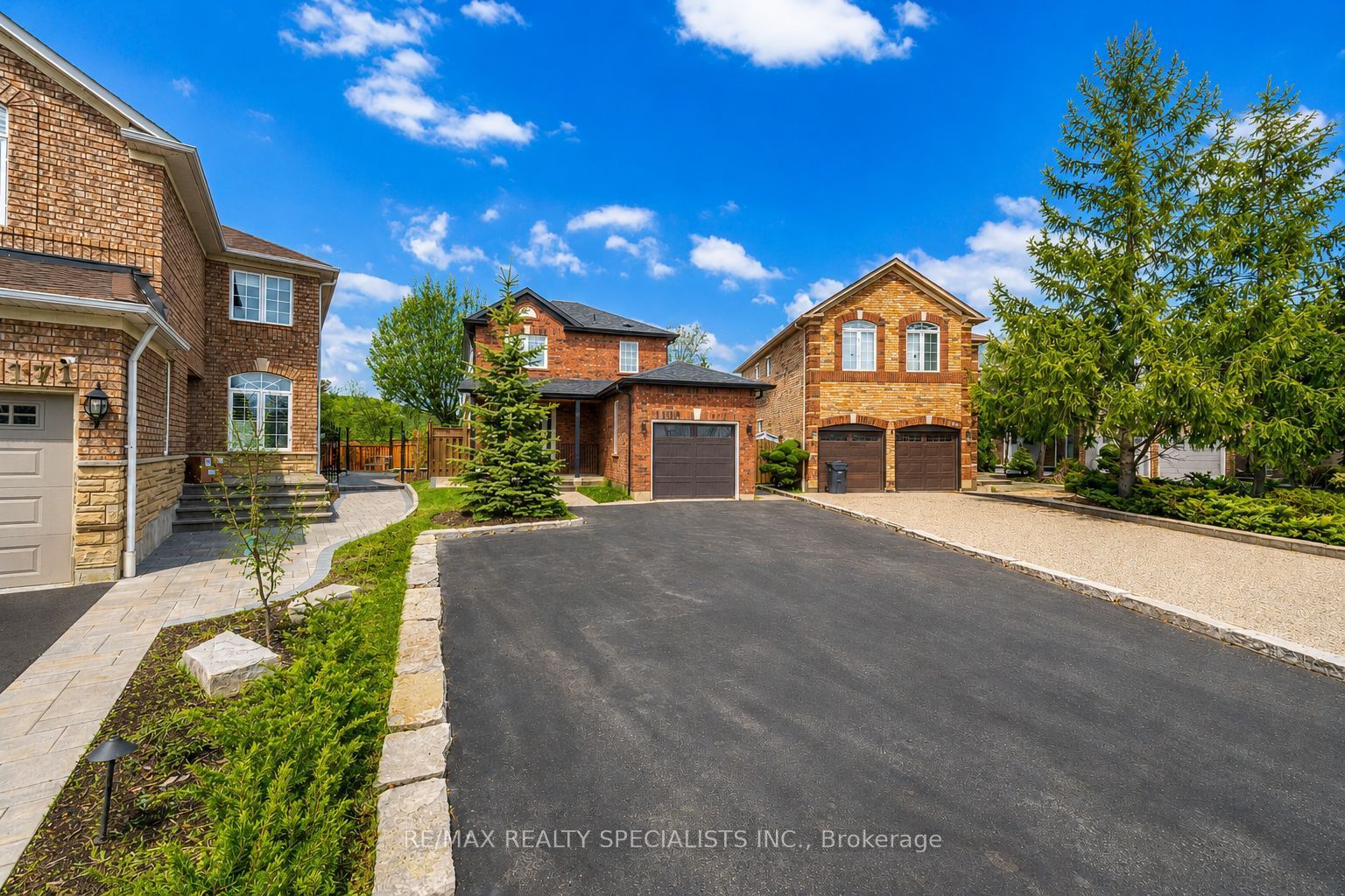 1169 Barnswallow Court, Mississauga, ON L5V 2J6 photo 3